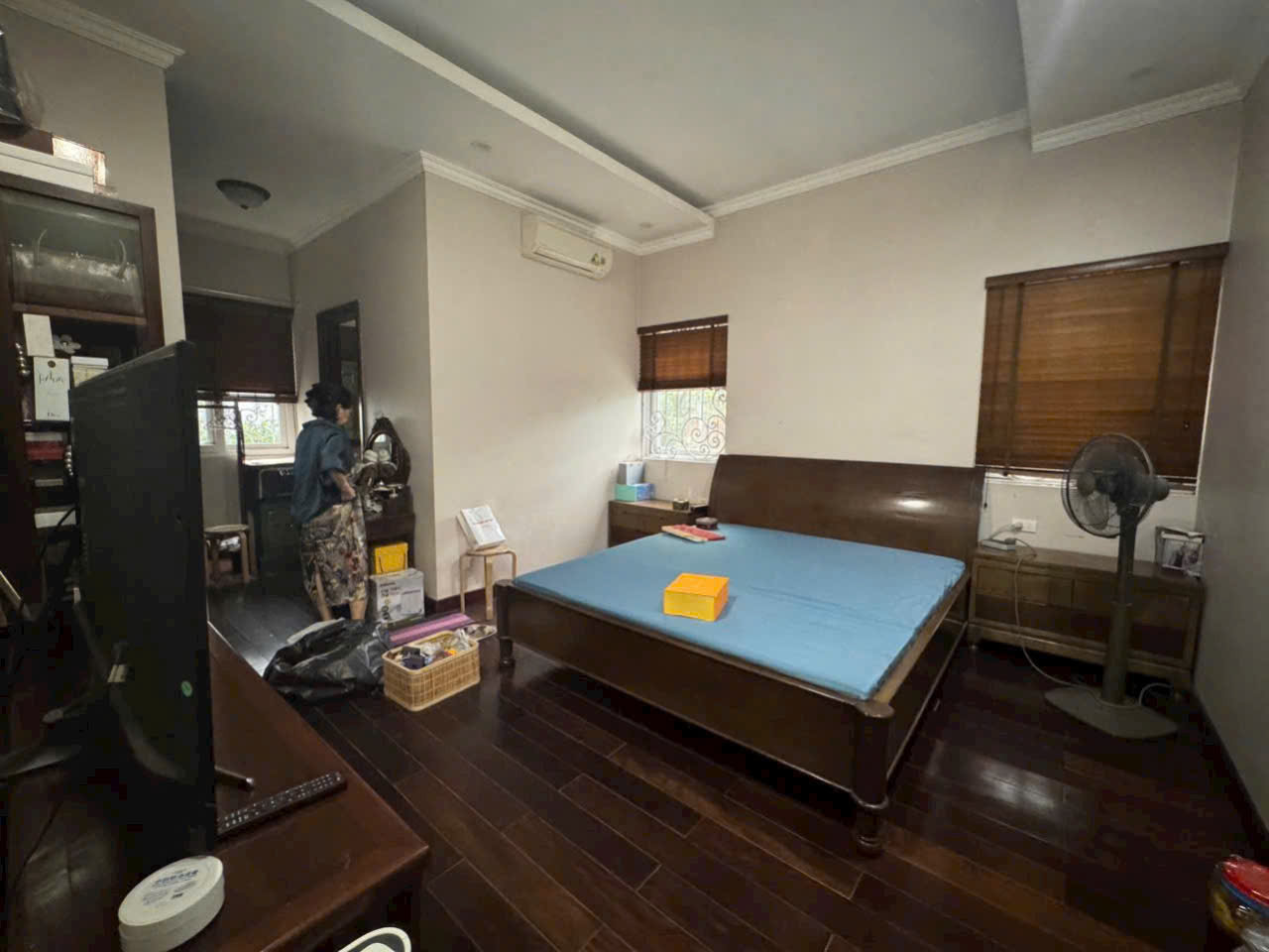Chính chủ cần bán căn Biệt Thự Đơn lập 365m2,3 phòng ngủ,đủ đồ bên Vườn Tùng Ecopark 4
