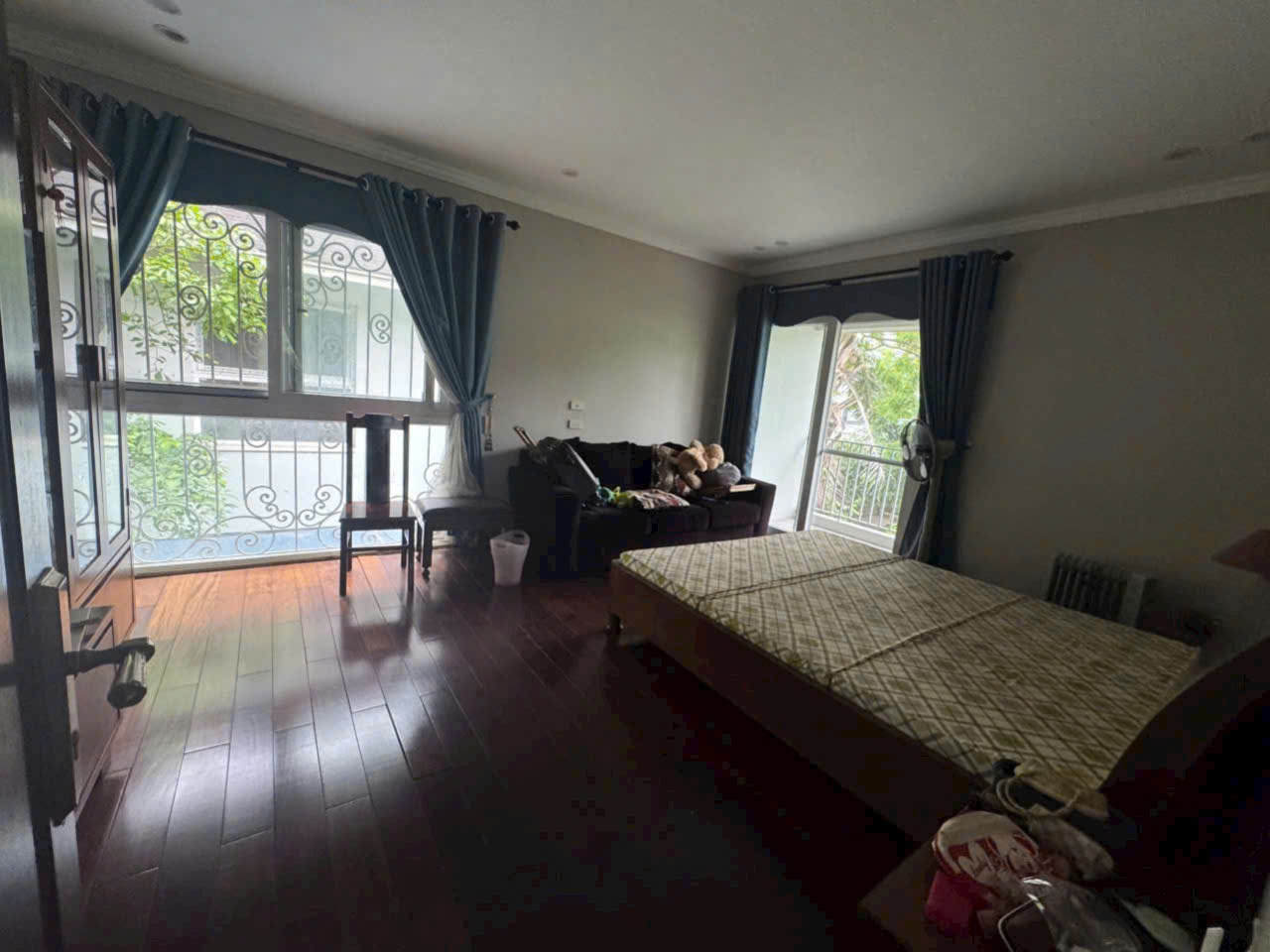 Chính chủ cần bán căn Biệt Thự Đơn lập 365m2,3 phòng ngủ,đủ đồ bên Vườn Tùng Ecopark 5