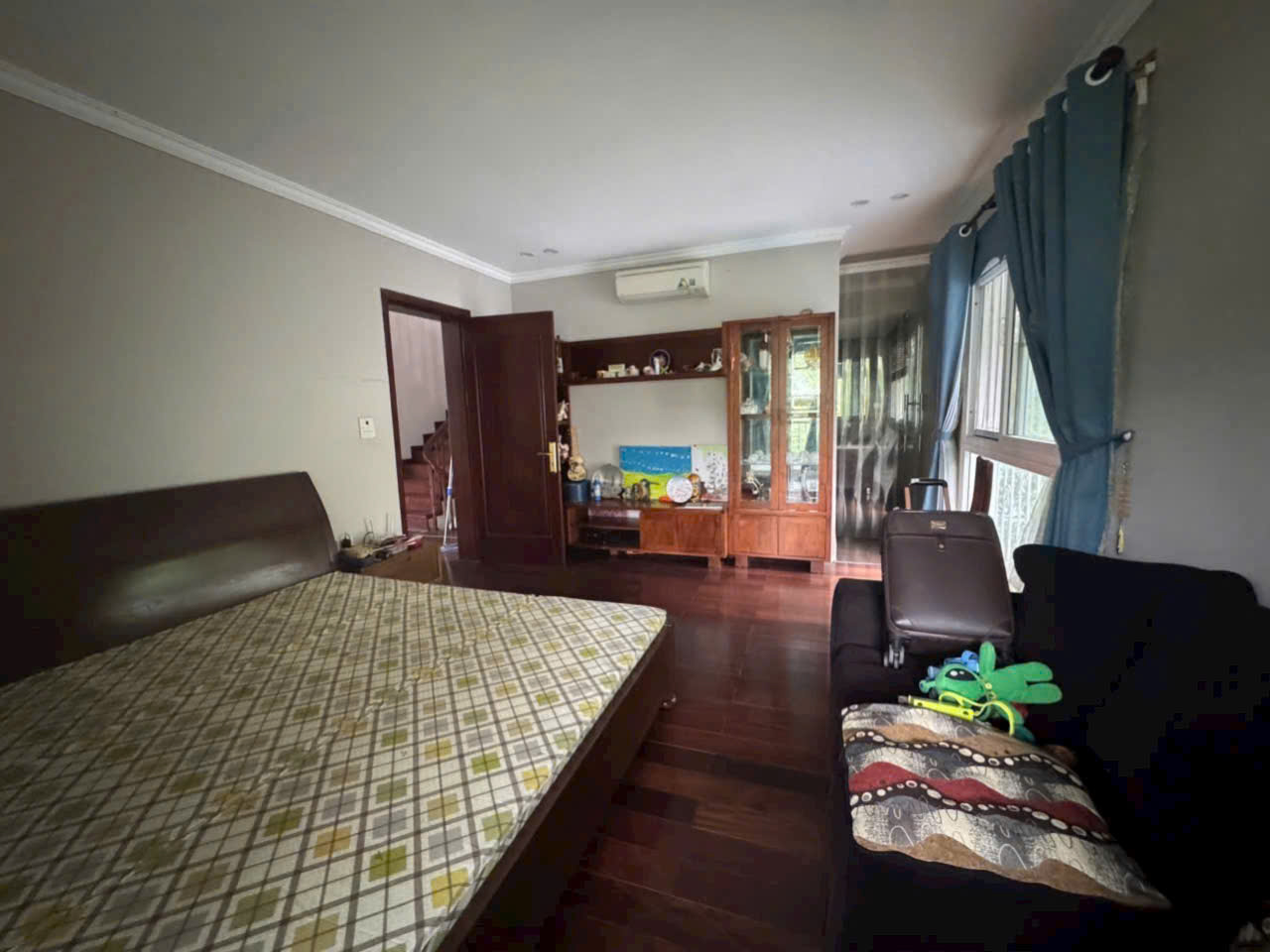 Chính chủ cần bán căn Biệt Thự Đơn lập 365m2,3 phòng ngủ,đủ đồ bên Vườn Tùng Ecopark 6