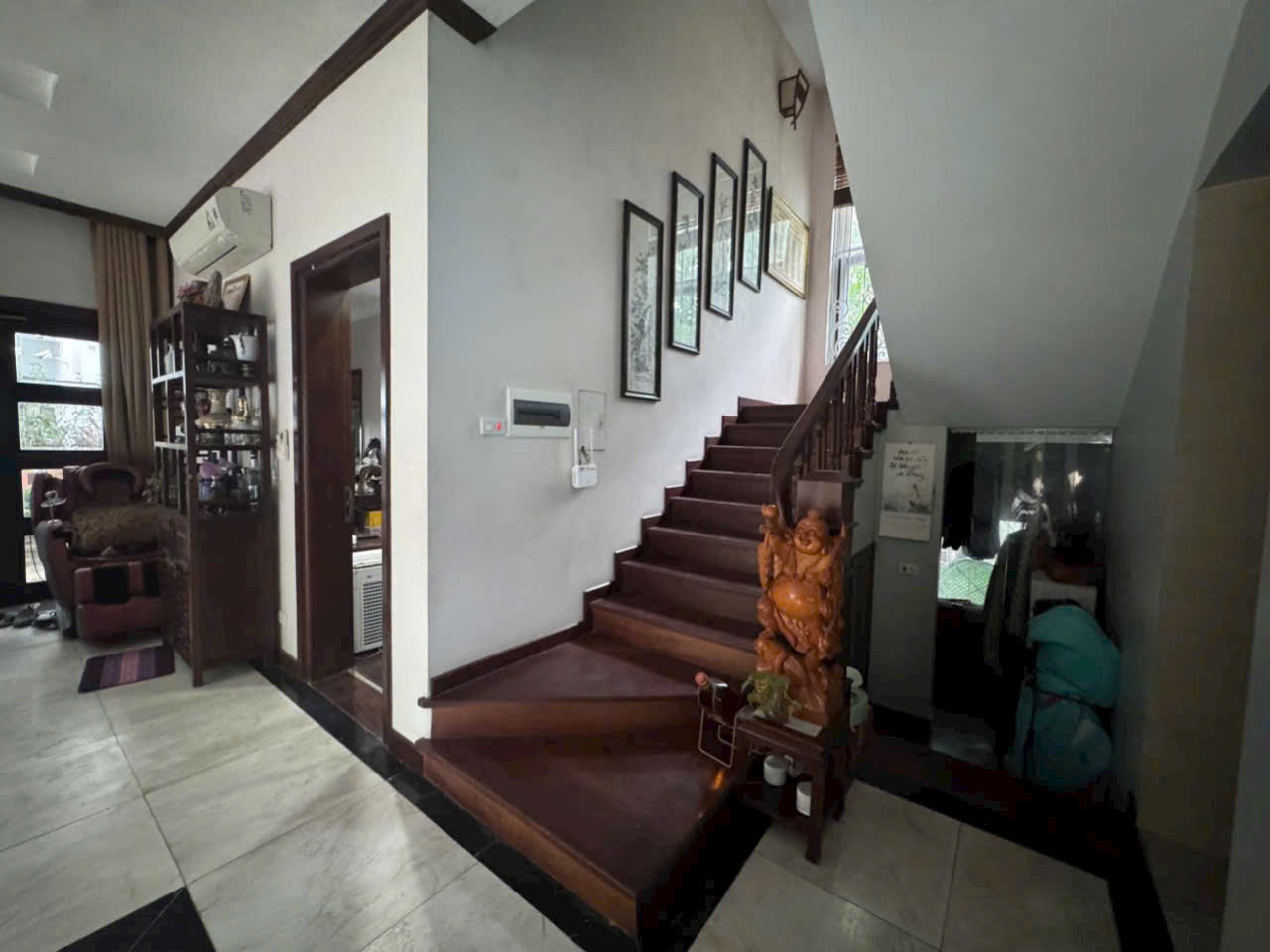 Chính chủ cần bán căn Biệt Thự Đơn lập 365m2,3 phòng ngủ,đủ đồ bên Vườn Tùng Ecopark 7