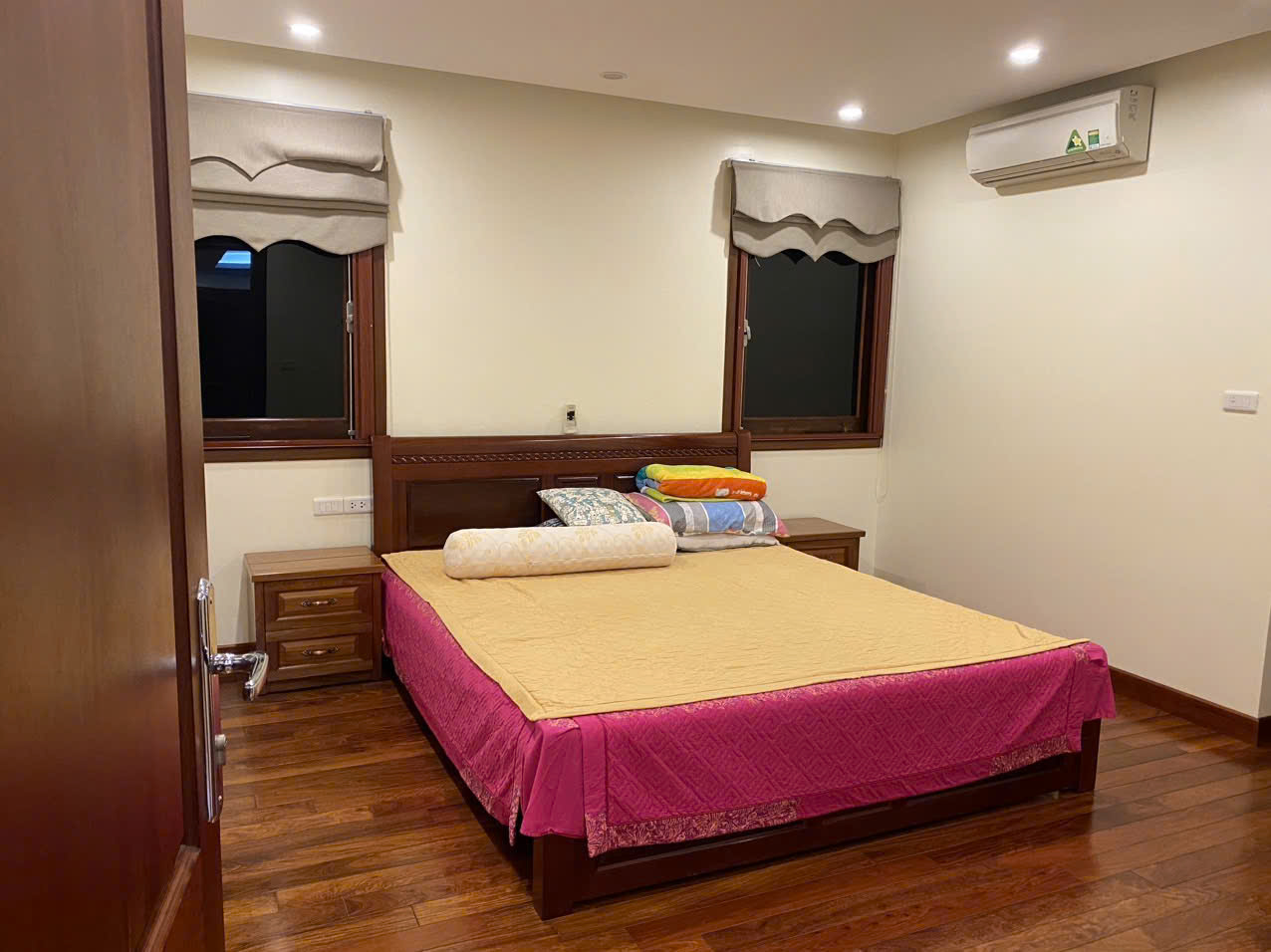 Chính chủ gửi bán căn BTĐL 327m2,full đồ bên khu Vườn Mai Ecopark 7