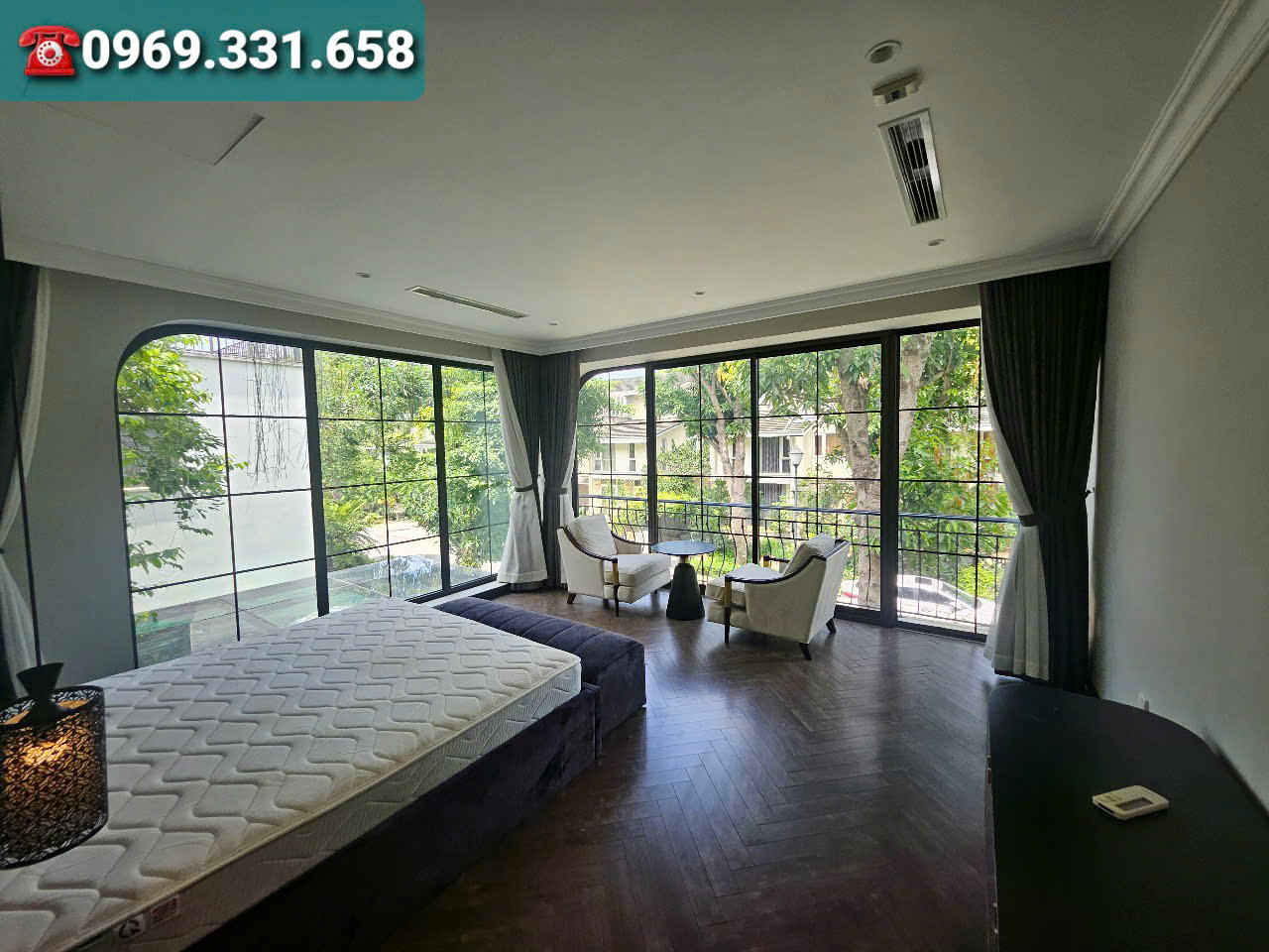Cho thuê căn Biệt Thự Đơn Lập 325m2,đầy đủ đồ cao cấp vên vườn Tùng Ecopark 1