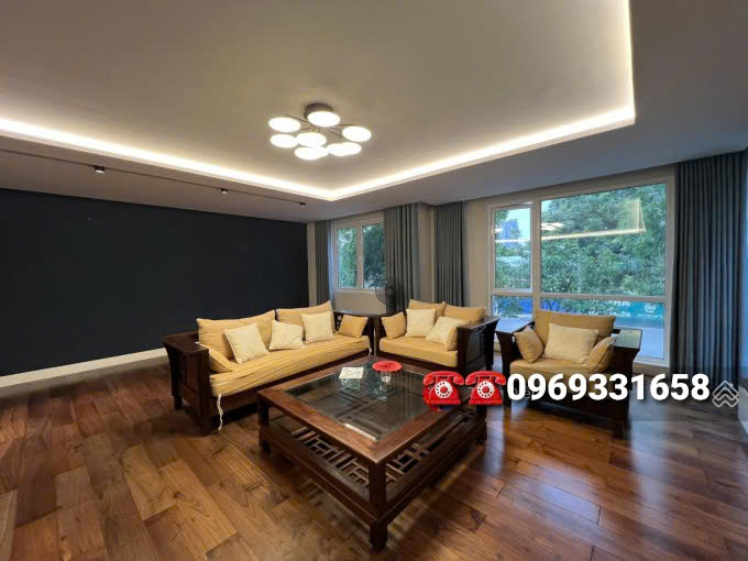 Cho thuê căn Biệt Thự nhà phố thương mại 4 phòng ngủ,đầy đủ đồ bên Mimosa Ecopark 1