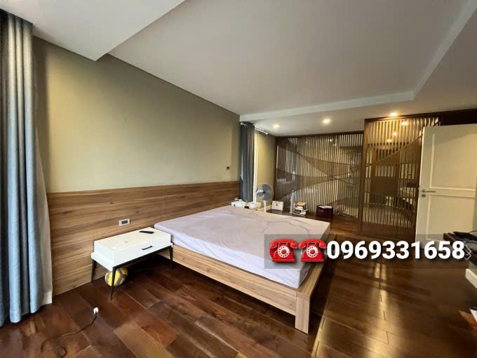 Cho thuê căn Biệt Thự nhà phố thương mại 4 phòng ngủ,đầy đủ đồ bên Mimosa Ecopark 5