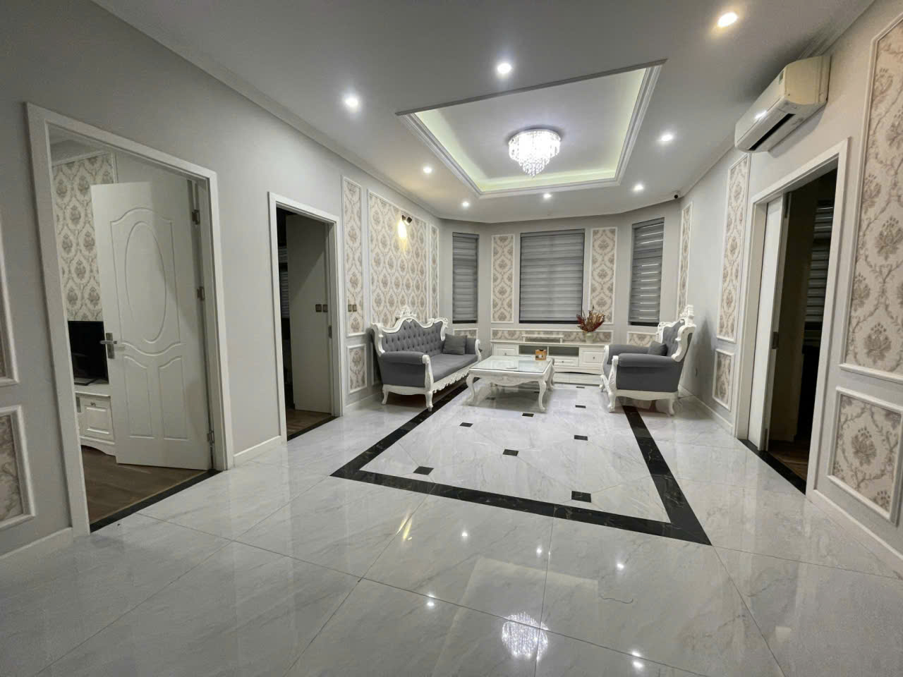 Cho thuê căn BTĐL sân vườn,5 phòng ngủ, đủ đồ giá tốt bên khu Nguyệt Quế Vinhomes Riverside 1