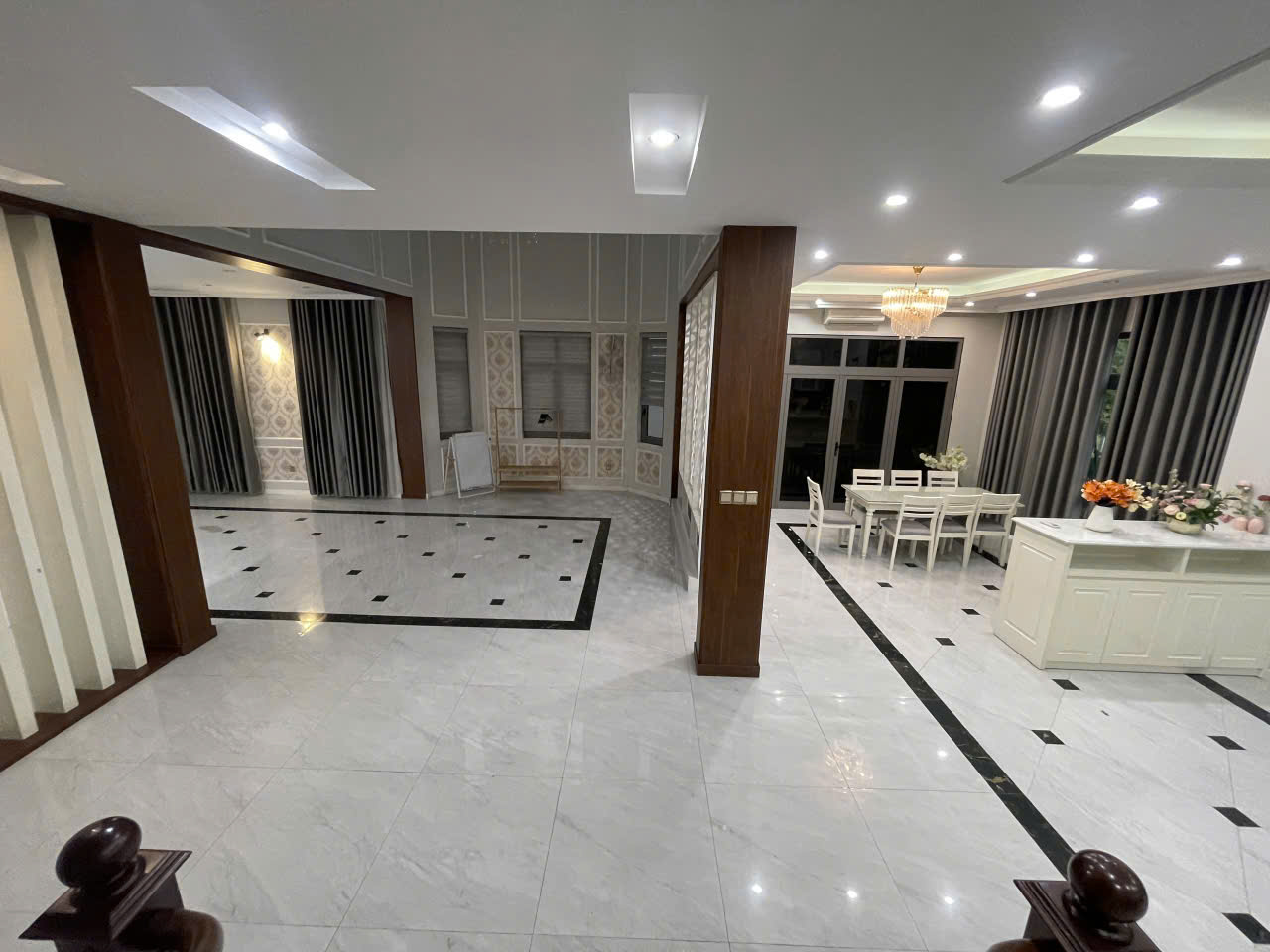 Cho thuê căn BTĐL sân vườn,5 phòng ngủ, đủ đồ giá tốt bên khu Nguyệt Quế Vinhomes Riverside 2