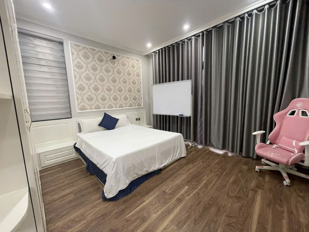 Cho thuê căn BTĐL sân vườn,5 phòng ngủ, đủ đồ giá tốt bên khu Nguyệt Quế Vinhomes Riverside 7