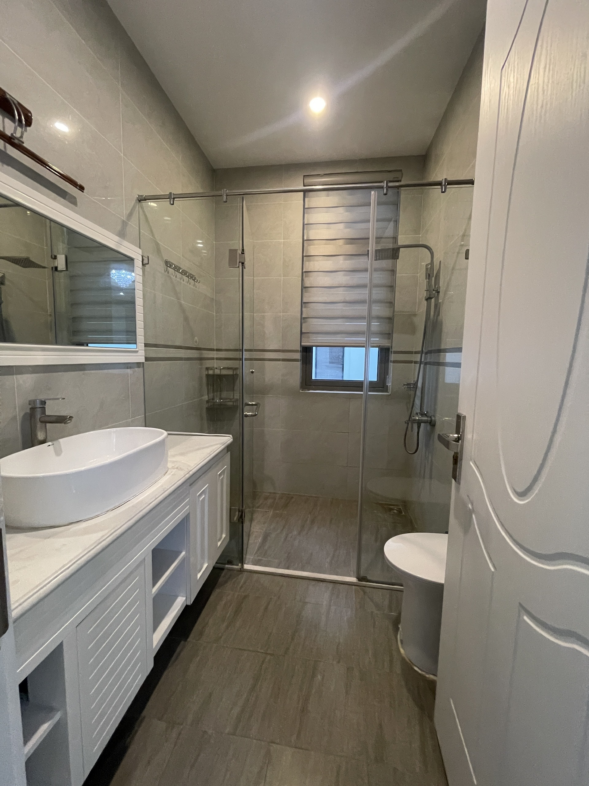 Cho thuê căn BTĐL sân vườn,5 phòng ngủ, đủ đồ giá tốt bên khu Nguyệt Quế Vinhomes Riverside 9