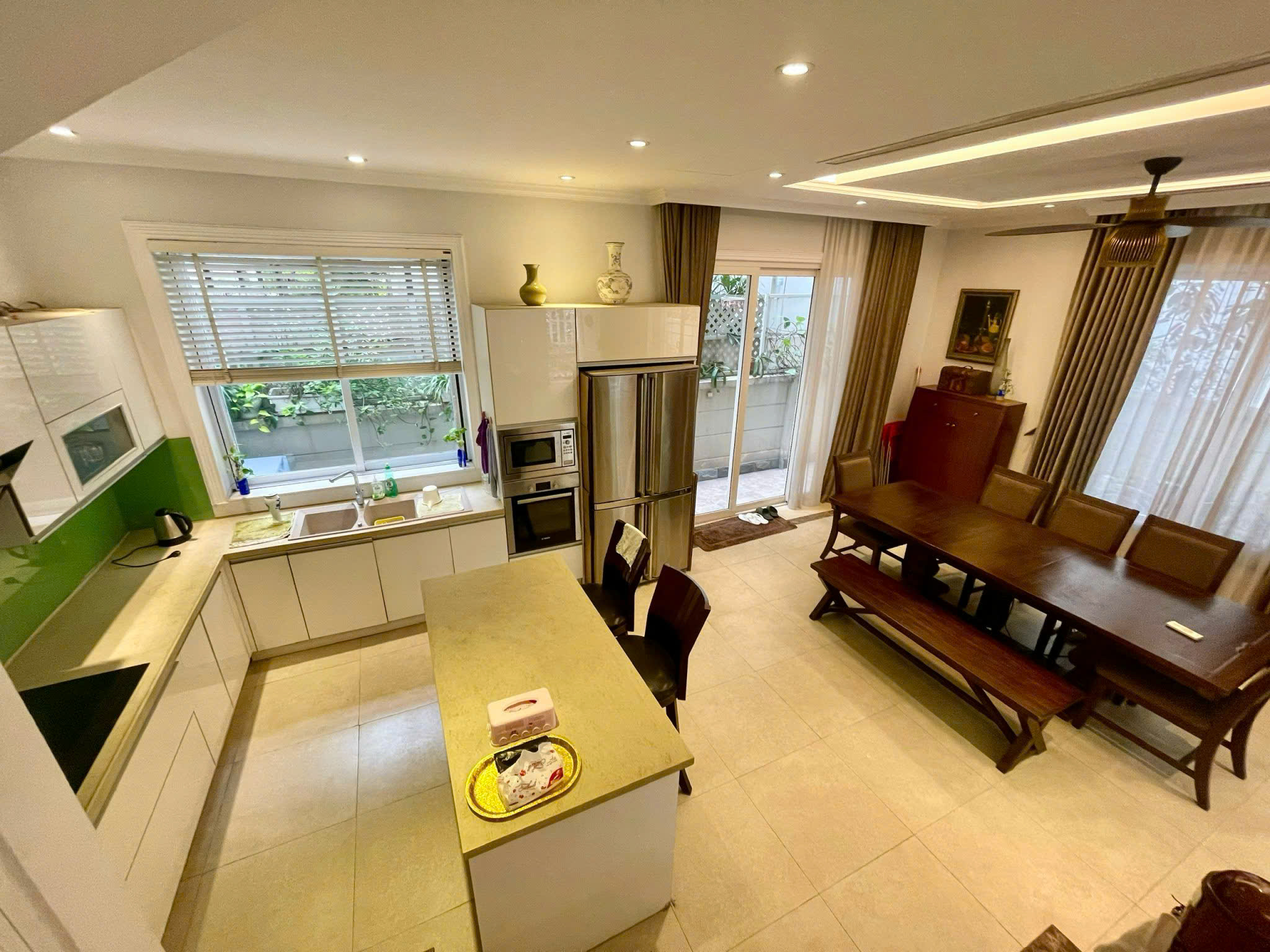 Cho thuê căn BTSL 4 phòng ngủ, đầy đủ đồ bên khu Anh Đào Vinhomes Riverside Long biên 6