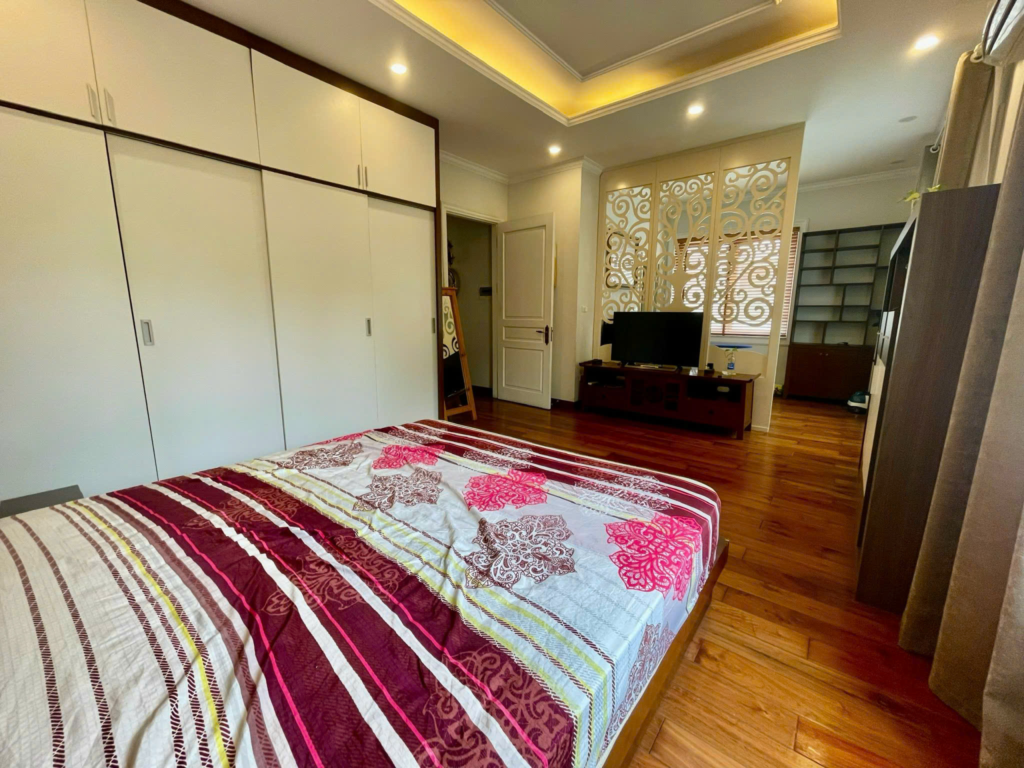 Cho thuê căn BTSL 4 phòng ngủ, đầy đủ đồ bên khu Anh Đào Vinhomes Riverside Long biên 10