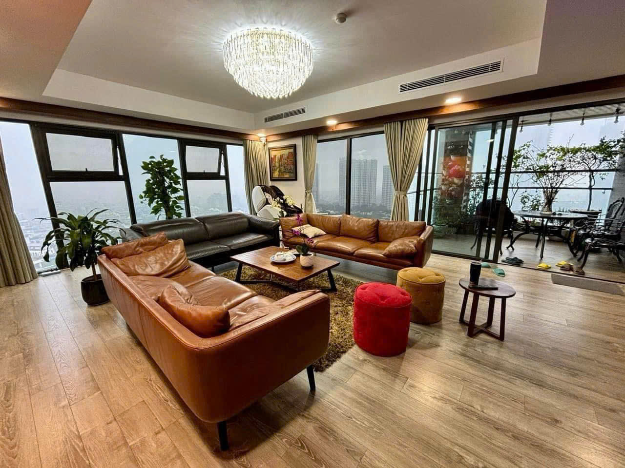 Cho thuê Căn hộ 158m2 , 3pn, 3vs, đầy đủ đồ bên tòa lake2 Ecopark. Giá thuê 25 tr 1