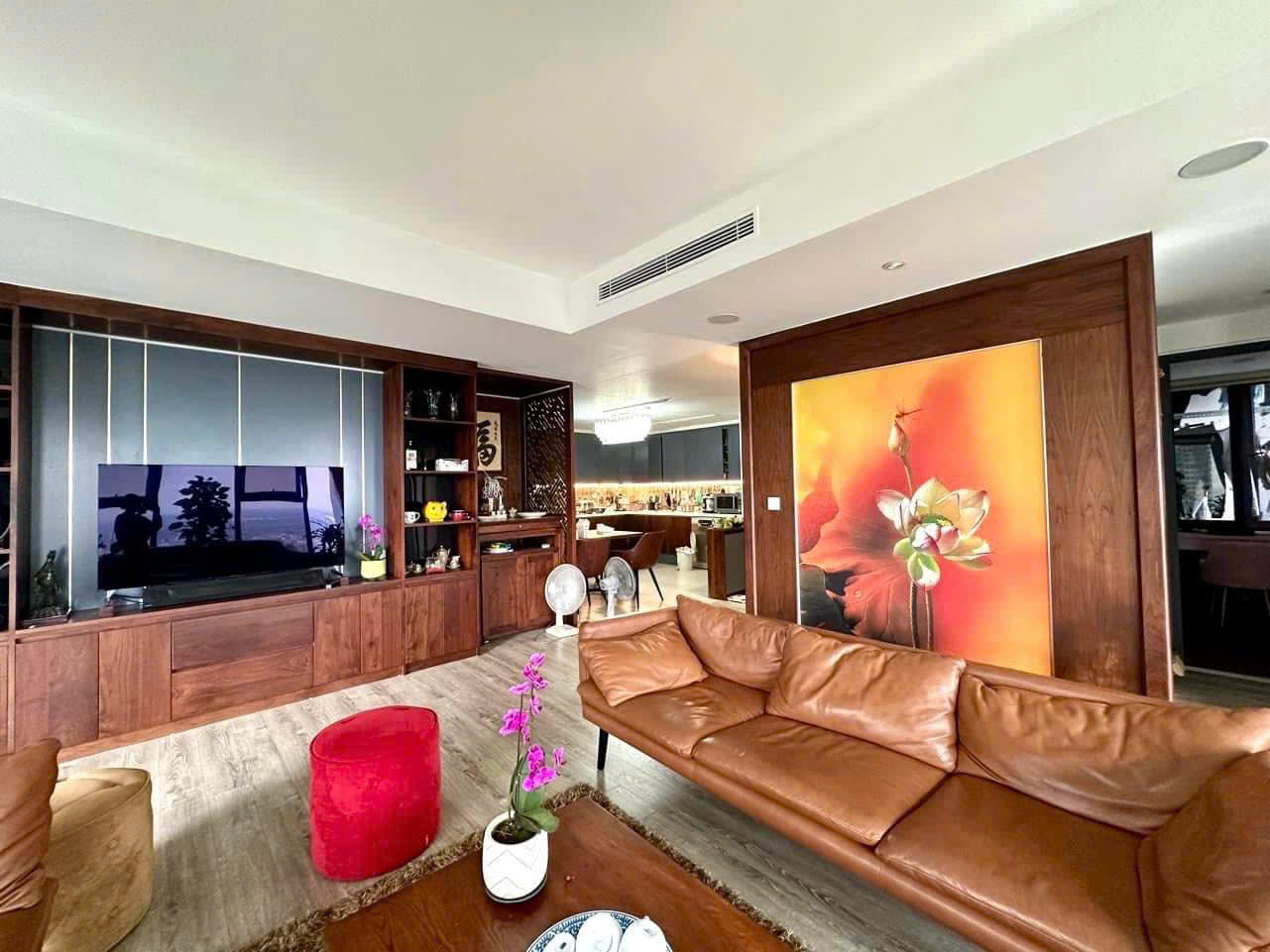 Cho thuê Căn hộ 158m2 , 3pn, 3vs, đầy đủ đồ bên tòa lake2 Ecopark. Giá thuê 25 tr 4