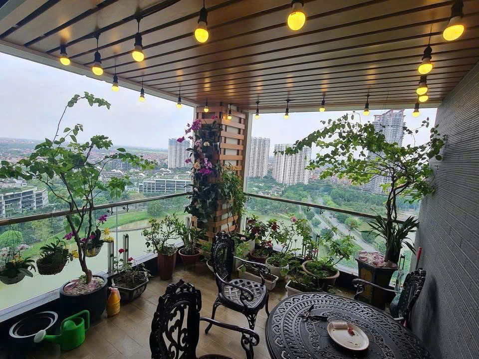 Cho thuê Căn hộ 158m2 , 3pn, 3vs, đầy đủ đồ bên tòa lake2 Ecopark. Giá thuê 25 tr 8