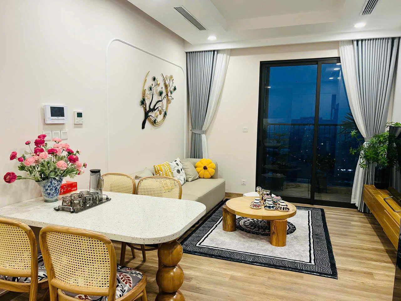 Cho thuê căn hộ 3 phòng ngủ ,đủ đồ bên tòa Haven Park Ecopark văn giang 1