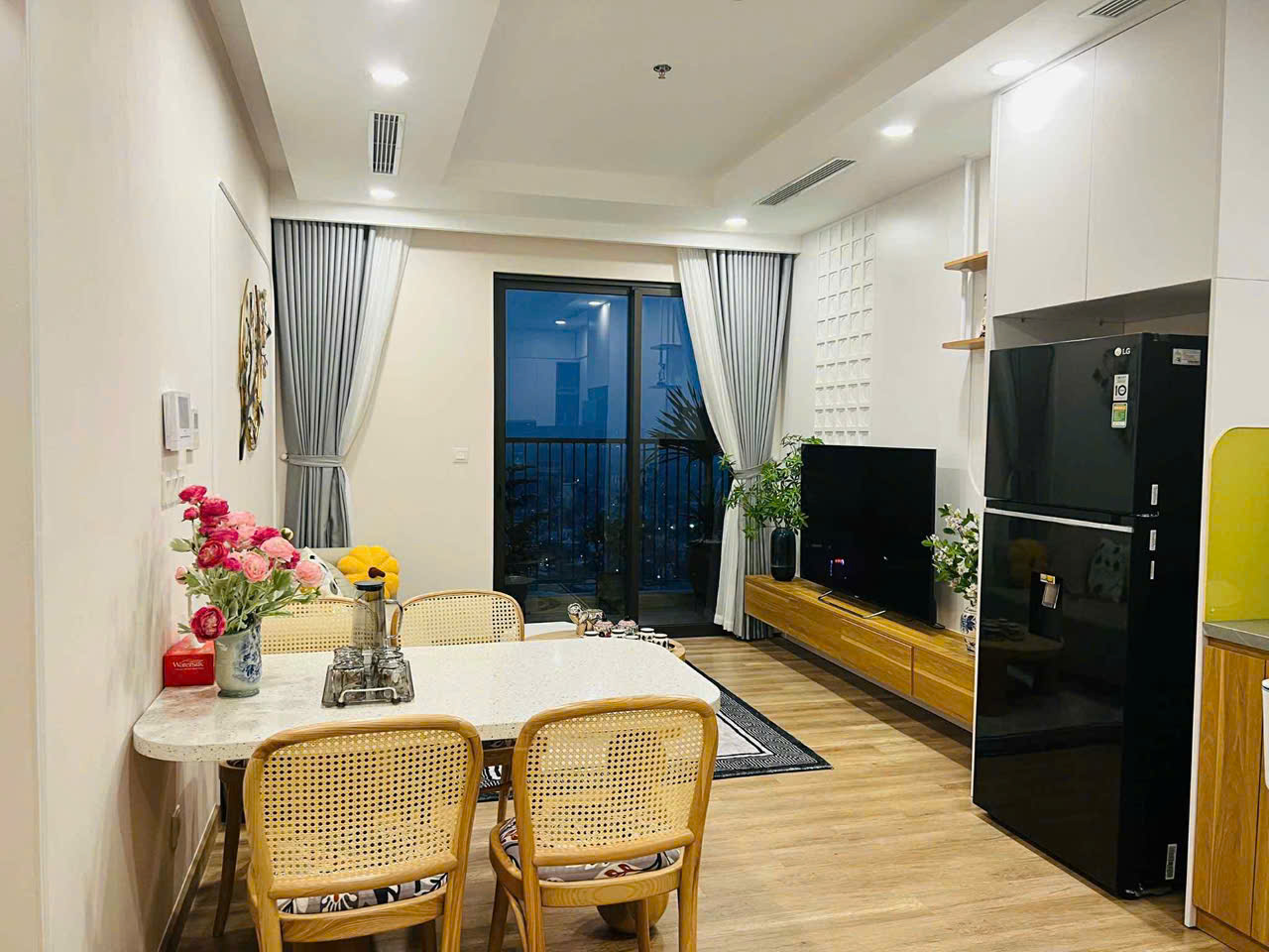 Cho thuê căn hộ 3 phòng ngủ ,đủ đồ bên tòa Haven Park Ecopark văn giang 2