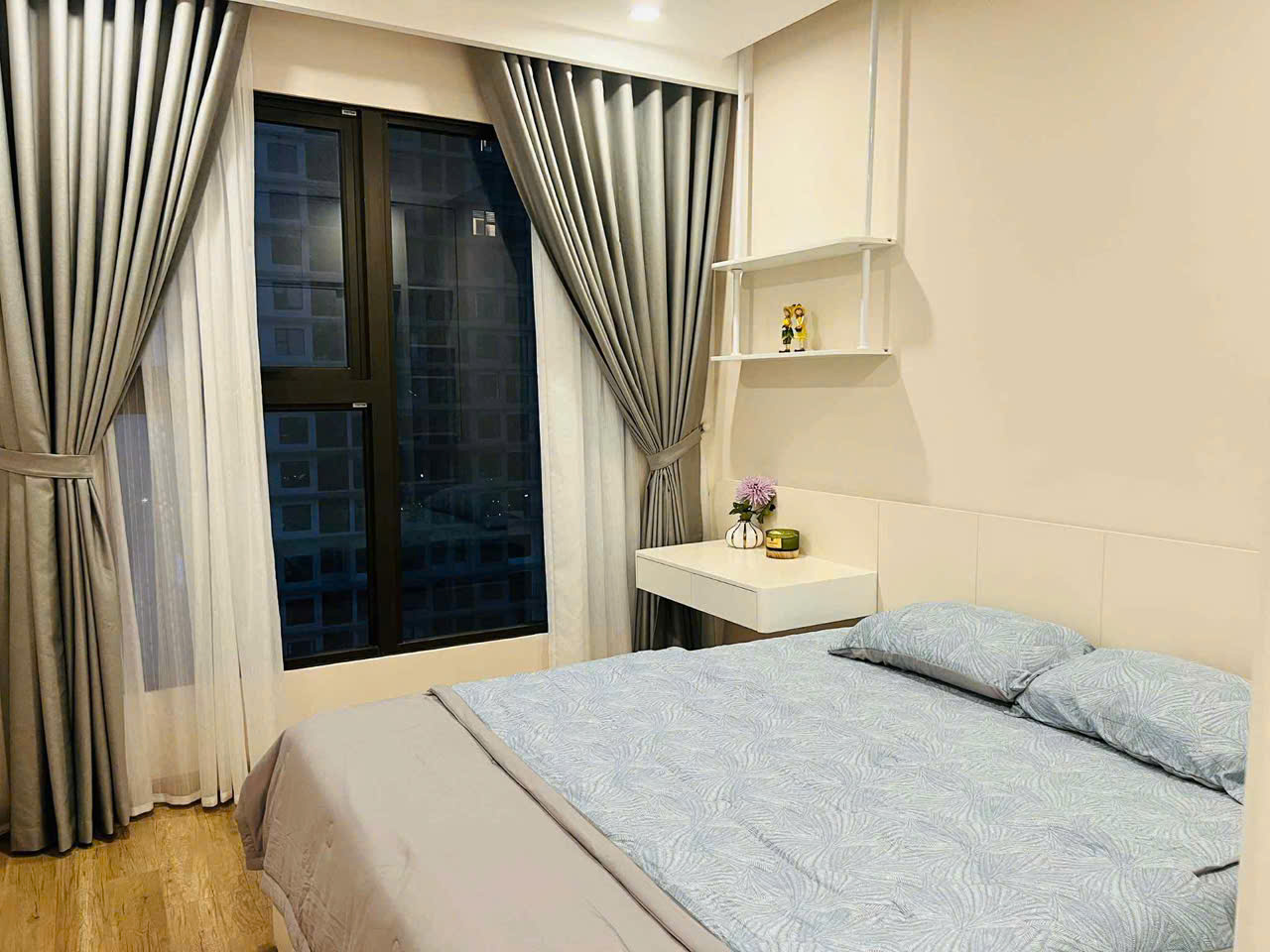 Cho thuê căn hộ 3 phòng ngủ ,đủ đồ bên tòa Haven Park Ecopark văn giang 6