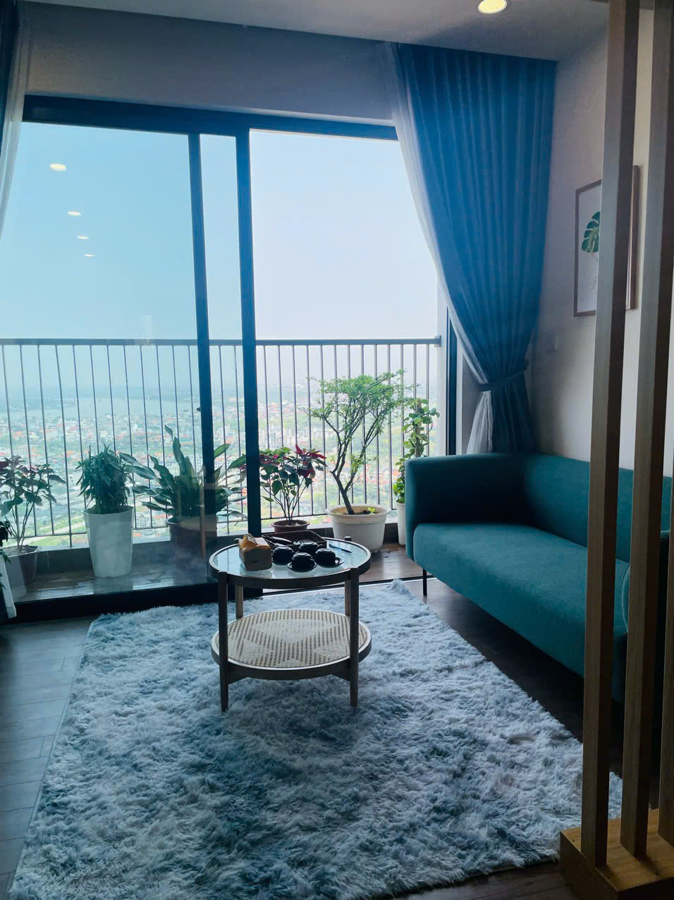 Cho thuê căn hộ 3 phòng ngủ, đủ đồ đẹp bên tòa Sky Oasis Ecopark 2