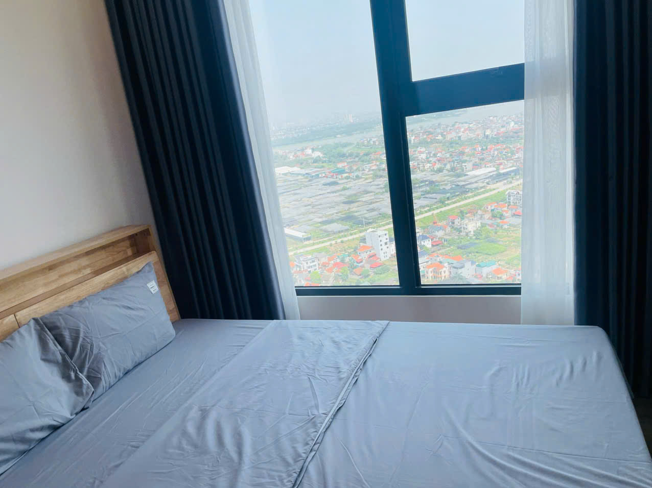 Cho thuê căn hộ 3 phòng ngủ, đủ đồ đẹp bên tòa Sky Oasis Ecopark 7