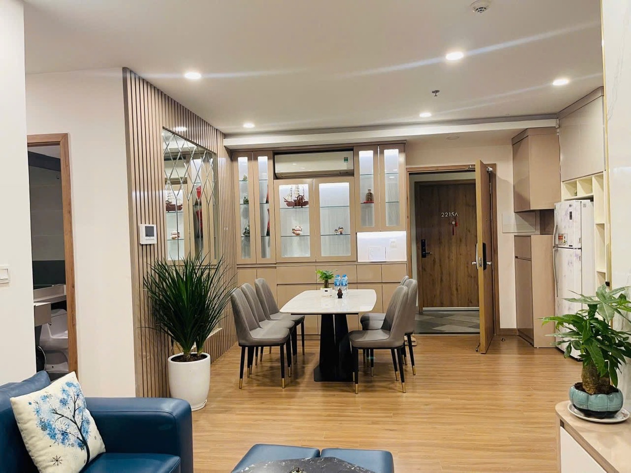 Cho thuê căn hộ 3 phòng ngủ, full đồ đẹp bên tòa S2 Sky Oasis Ecopark 1