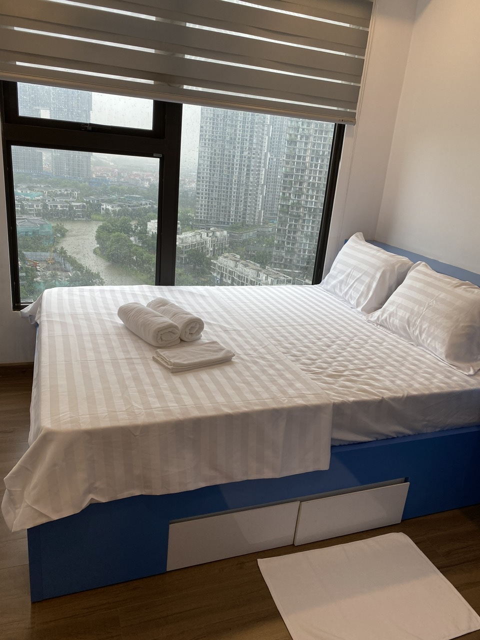 Cho thuê căn hộ 3 phòng ngủ, full đồ đẹp bên tòa S2 Sky Oasis Ecopark 4