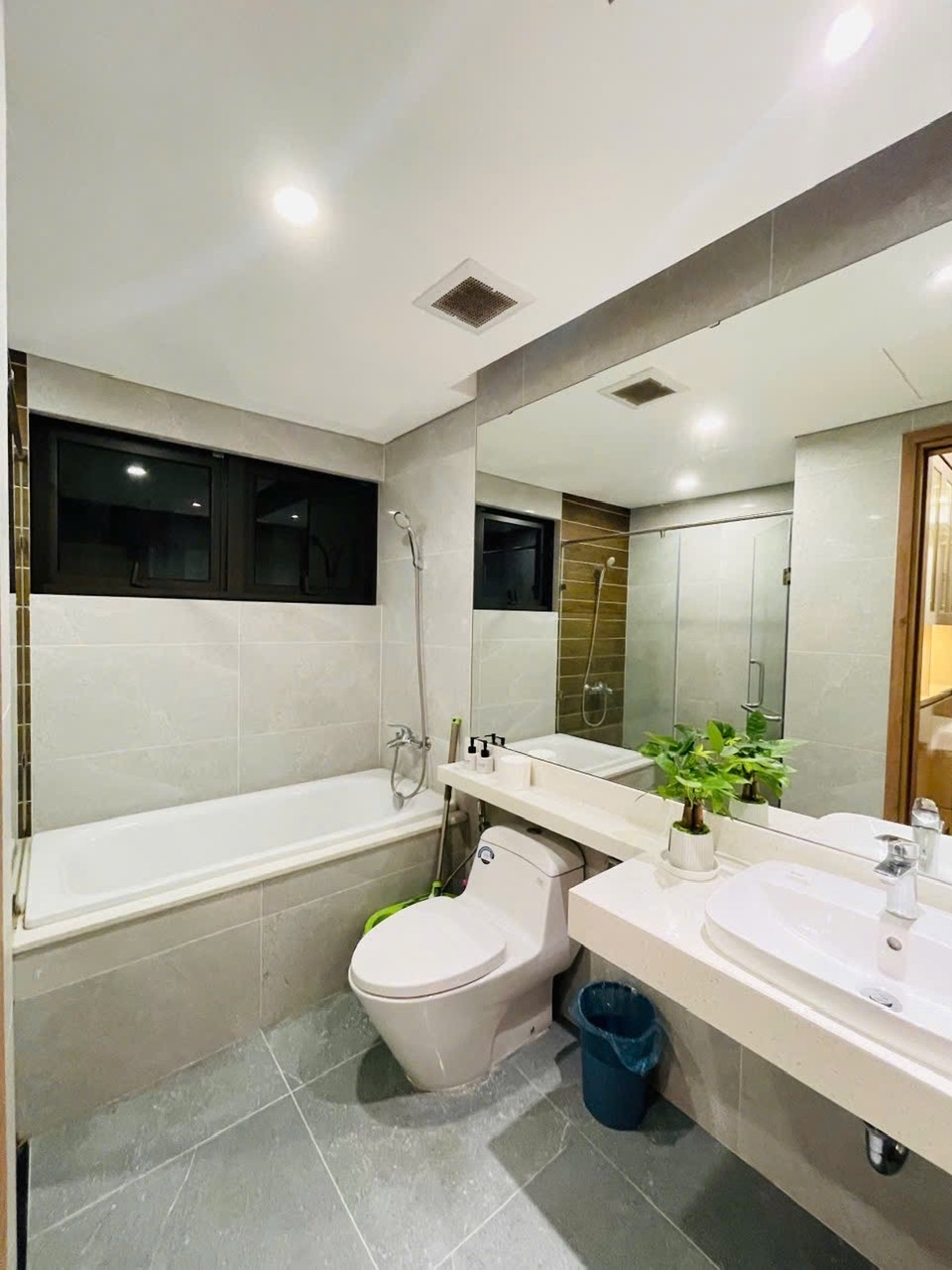 Cho thuê căn hộ 3 phòng ngủ, full đồ đẹp bên tòa S2 Sky Oasis Ecopark 6