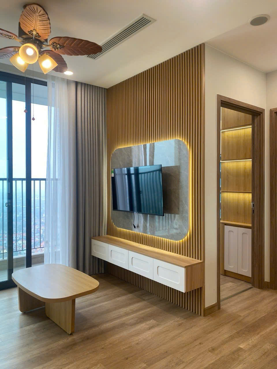 Cho thuê căn hộ 59m2,2 phòng ngủ, có bồn tắm bên tòa R3 Onsen Ecopark 8