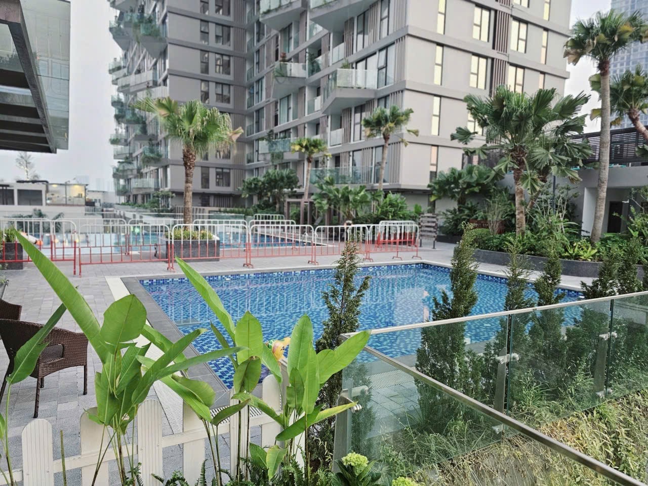 Cho thuê căn hộ 60m2 + 40m sân vườn, 2 phòng ngủ đủ đồ bên tòa Solforest Ecopark 11