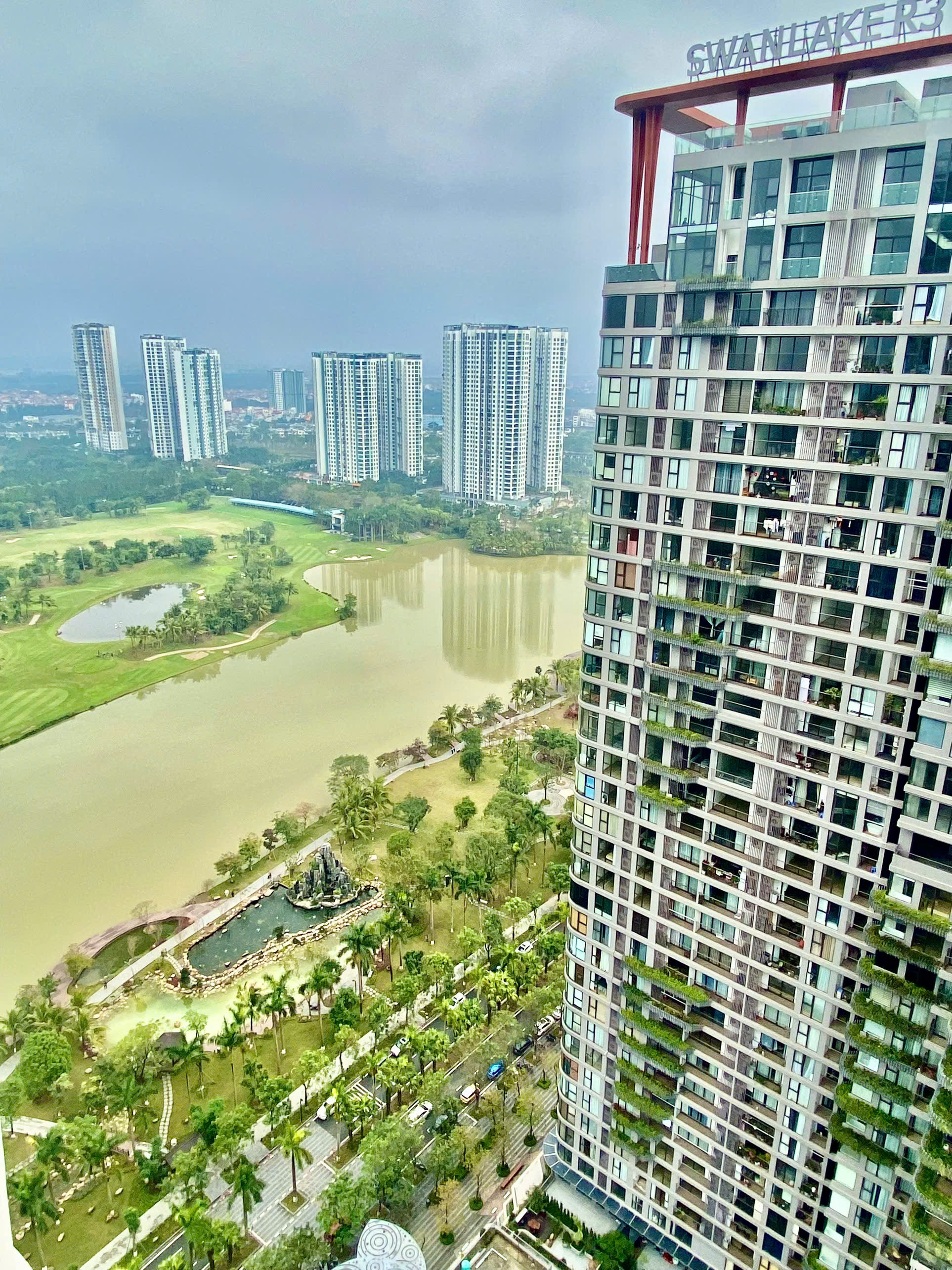 Cho thuê căn hộ cao cấp 3 phòng ngủ, full đồ cao cấp bên tòa Landmark Ecopark 14
