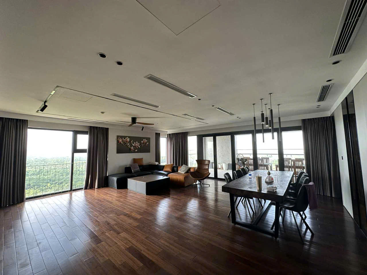 Cho thuê căn hộ tầng cao, 3 phòng ngủ, full nội thất đẹp bên tòa Park 2 Ecopark 1