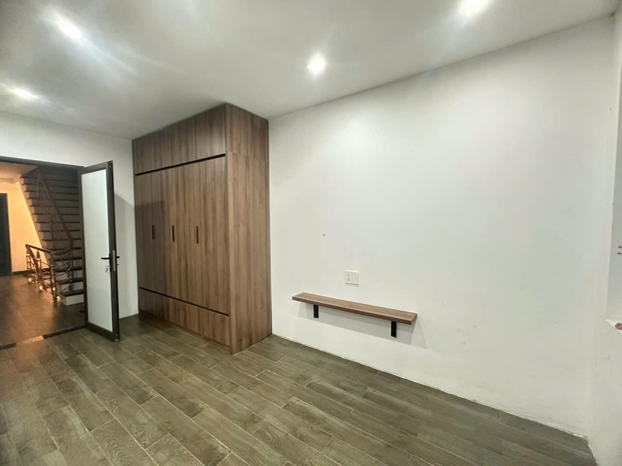 Cho thuê căn nhà phố 100m2 mặt đường đôi bên khu Thảo nguyên Ecopark 5