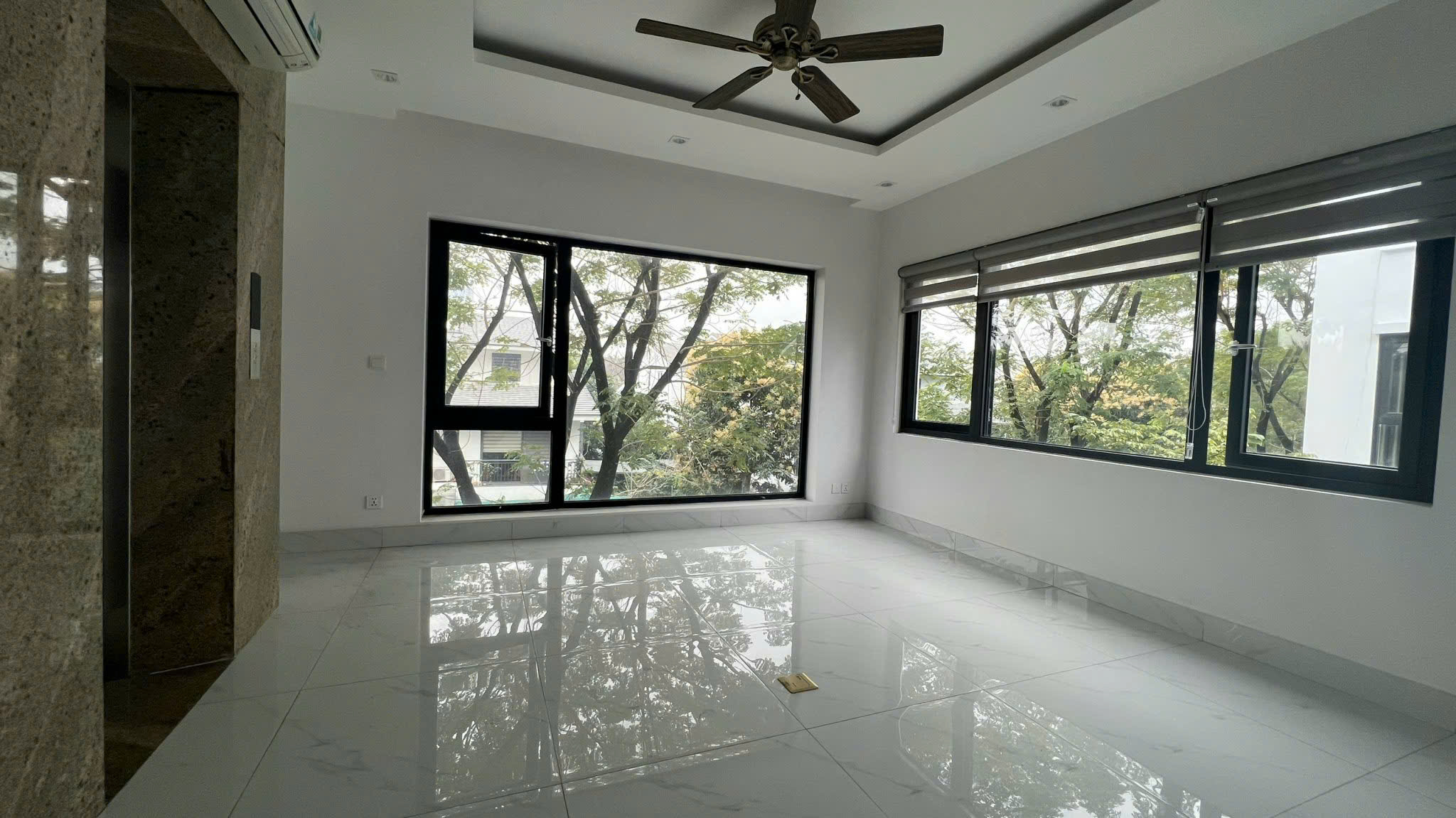 Cho thuê căn nhà phố vườn 230m2 bên Parkriver Ecopark 3