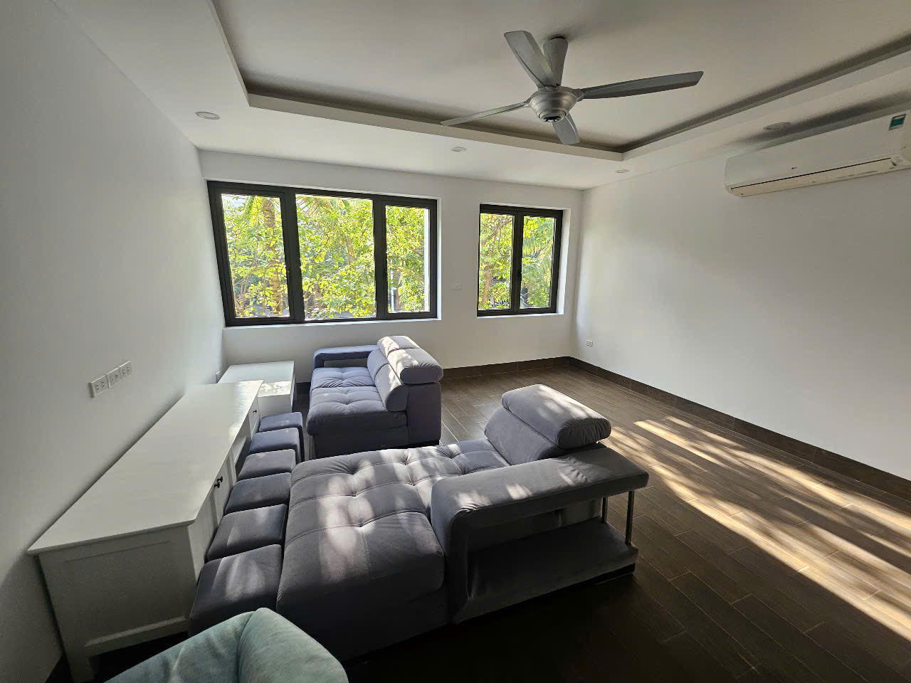 Nhà phố 100m2, full đồ bên khu hảo nguyên Ecopark cần cho thuê 1