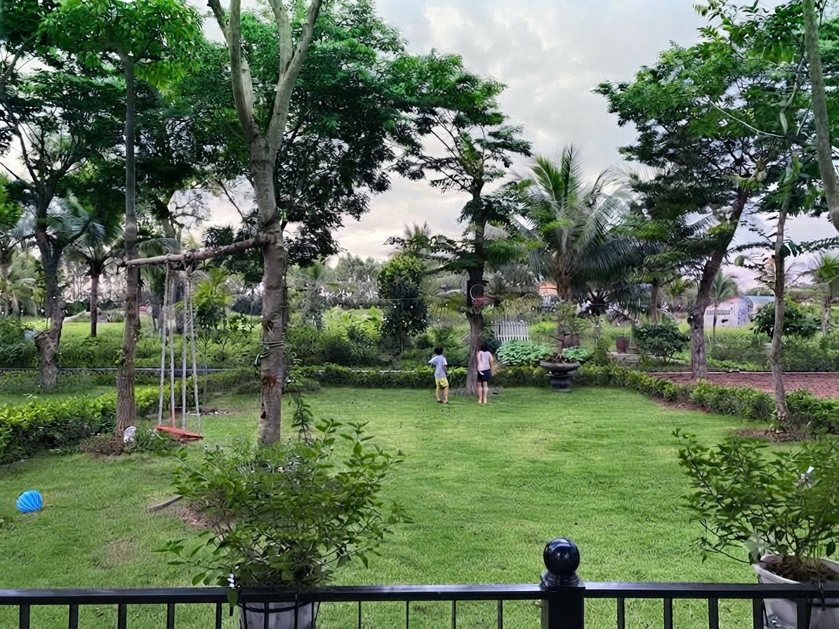Biệt thự sân vườn rộng, 5 phòng ngủ, full nội thất đẹp khu Mimosa ecopark hưng yên cần bán