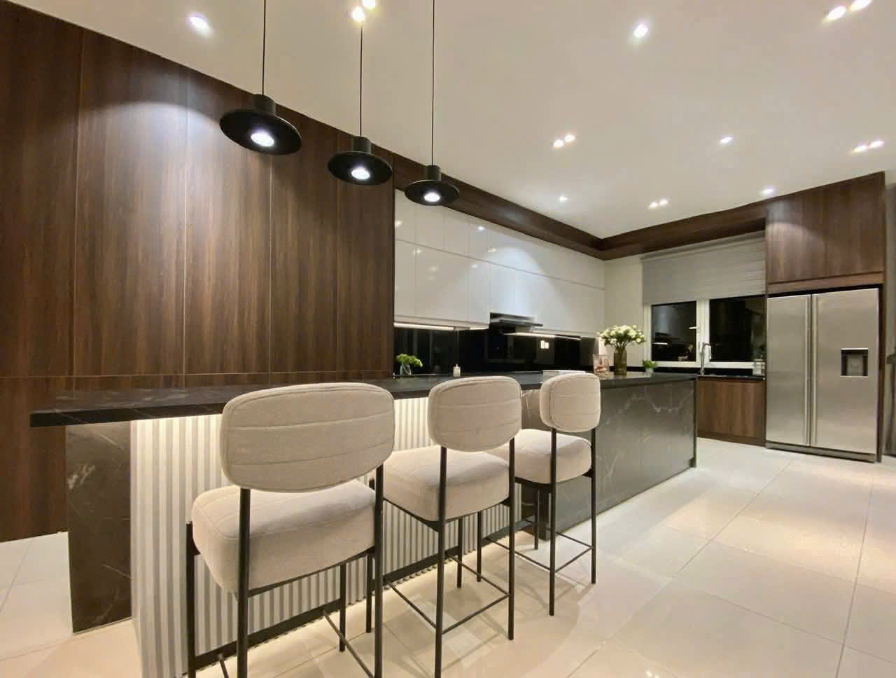BIỆT THỰ VIEW SÔNG 3 PHÒNG NGỦ, FULL ĐỒ BÊN VINHOMES RIVERSIDE GIA LÂM CHO THUÊ