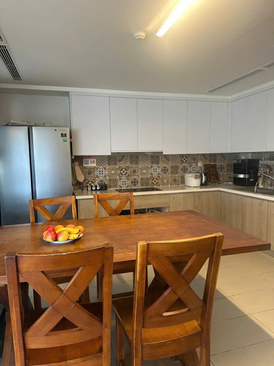 cần cho thuê căn hộ rộng 158m2, 3 phòng ngủ, full đồ bên tòa Lake 2 Ecopark