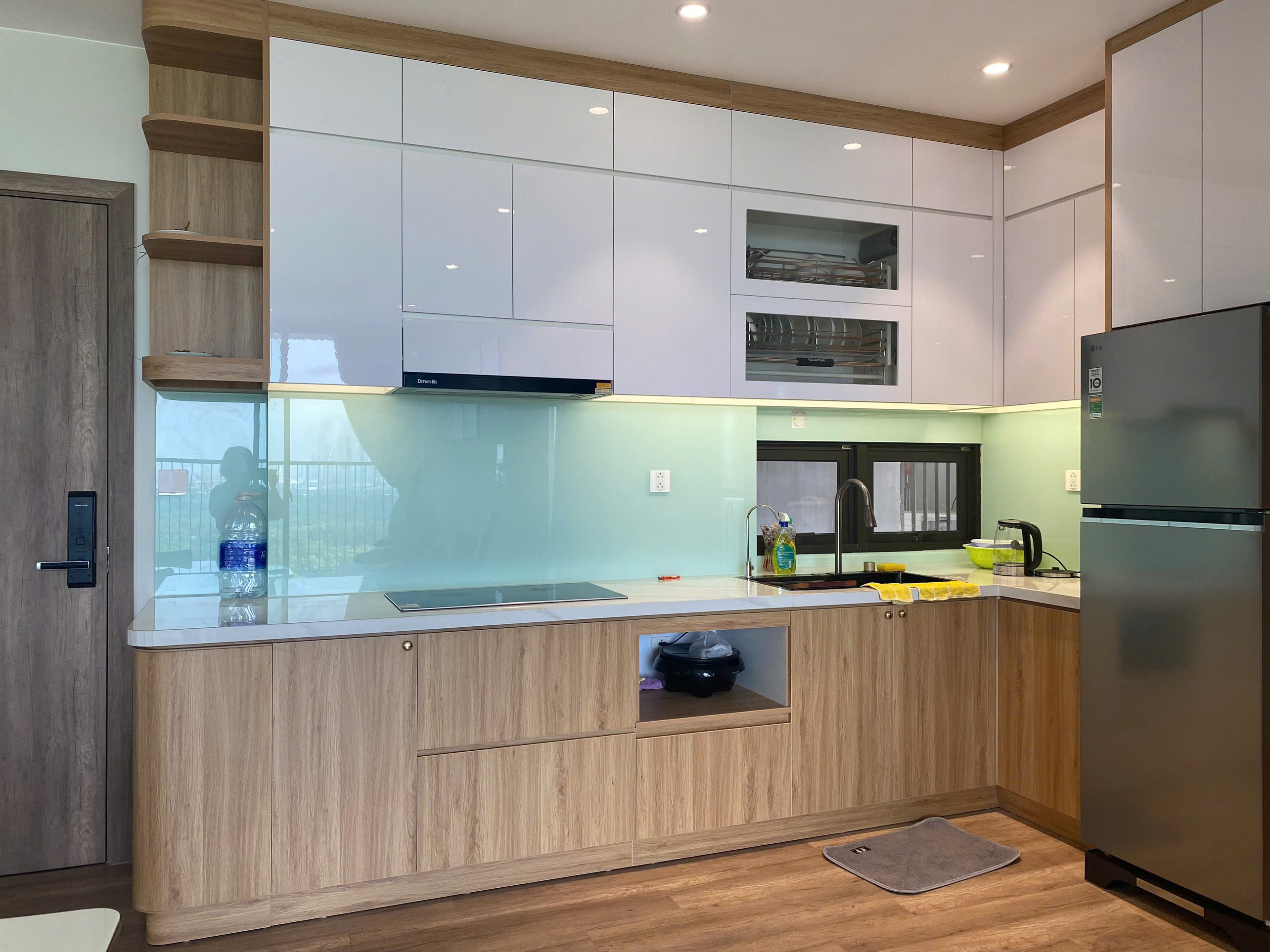 Căn hộ 3 phòng ngủ, đầy đủ đồ đẹp, tâng trung bên tòa L1 Landmark cần cho thuê