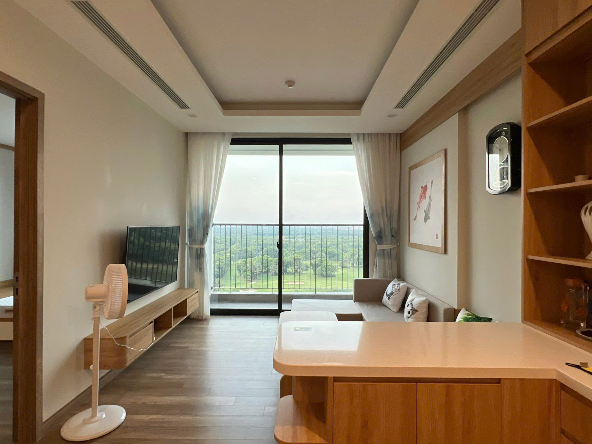 Căn hộ cao cấp 3 phòng ngủ,full đồ bên tòa Onsen Ecopark cho thuê