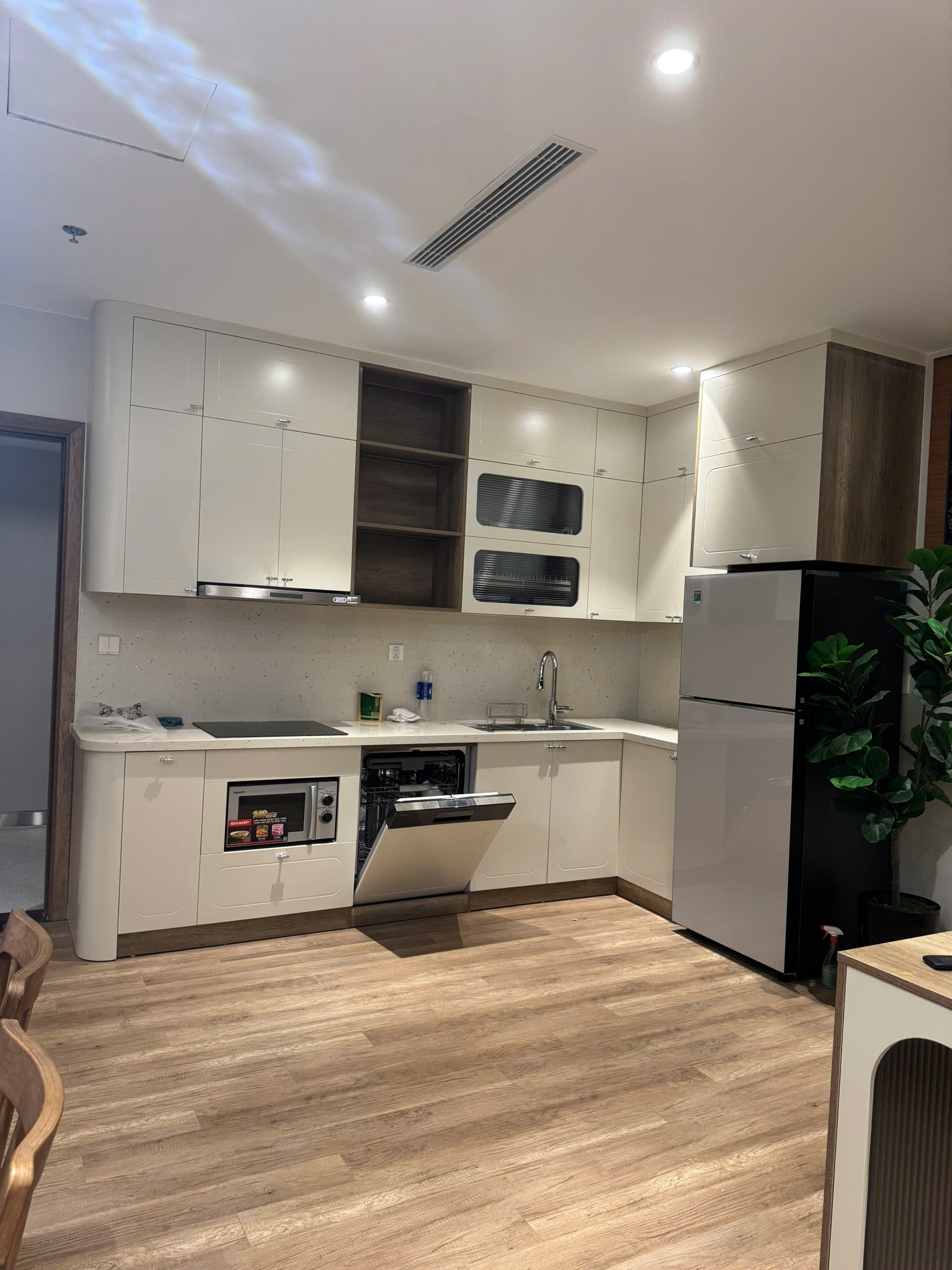 CĂN HỘ CAO CẤP L2 LANDMARK ON SEN – 2PN 2WC – FULL NỘI THẤT SANG TRỌNG CẦN CHO THUÊ