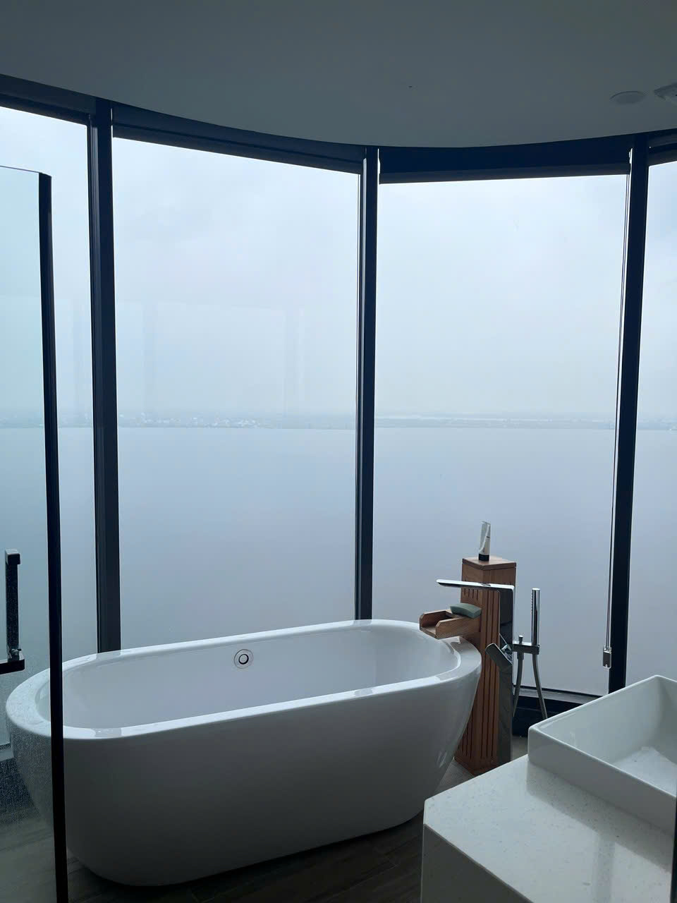 Căn Hộ Tầng Cao, View Thoáng 3 Phòng Ngủ, Full Đồ Tòa R3 Onsen Ecopark cho thuê. Giá Tooat Nhất Thị Trường