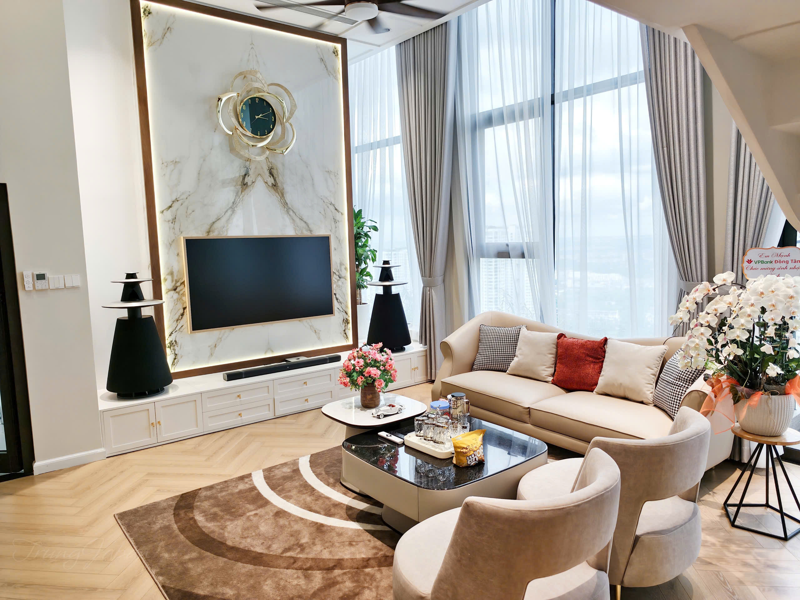 CHÍNH CHỦ CHO THUÊ GẤP CĂN HỘ PENHOUSE TÒA R3 ONSEN ECOPARK – 3 PHÒNG NGỦ FULL NỘI THẤT CAO CẤP