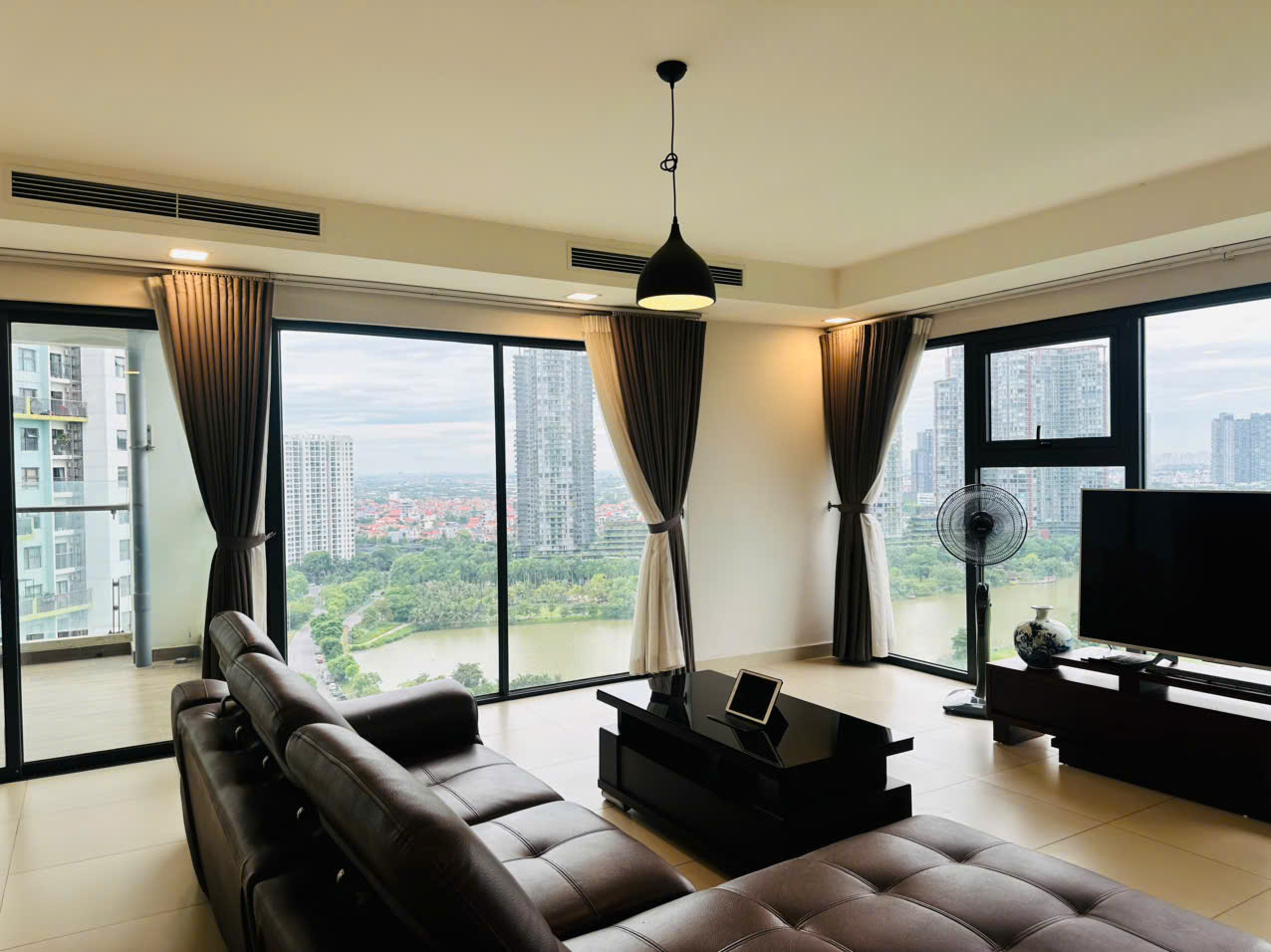 Cho Thuê Căn Hộ 3 Phòng ngủ Tòa Sky 2 Aquabay Ecopark - Tầng Cao, View Hồ Thiên Nga, Full Đồ