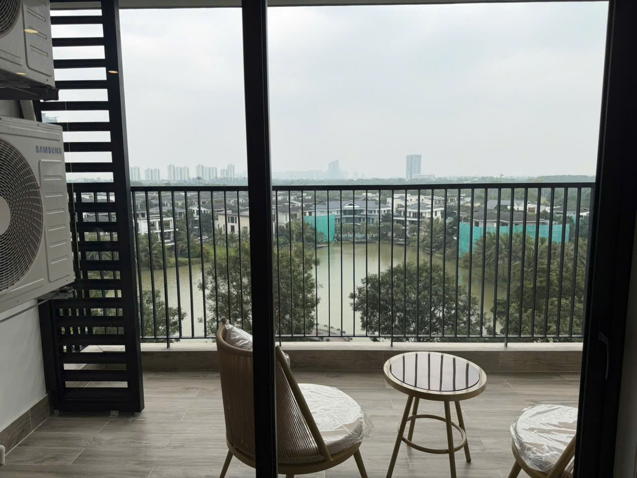 Cho Thuê Căn Hộ 2 Phòng Ngủ Tòa Sky Forest Ecopark - Tầng Trung, View Biệt Thự Đảo, Full Nội Thất Đẹp
