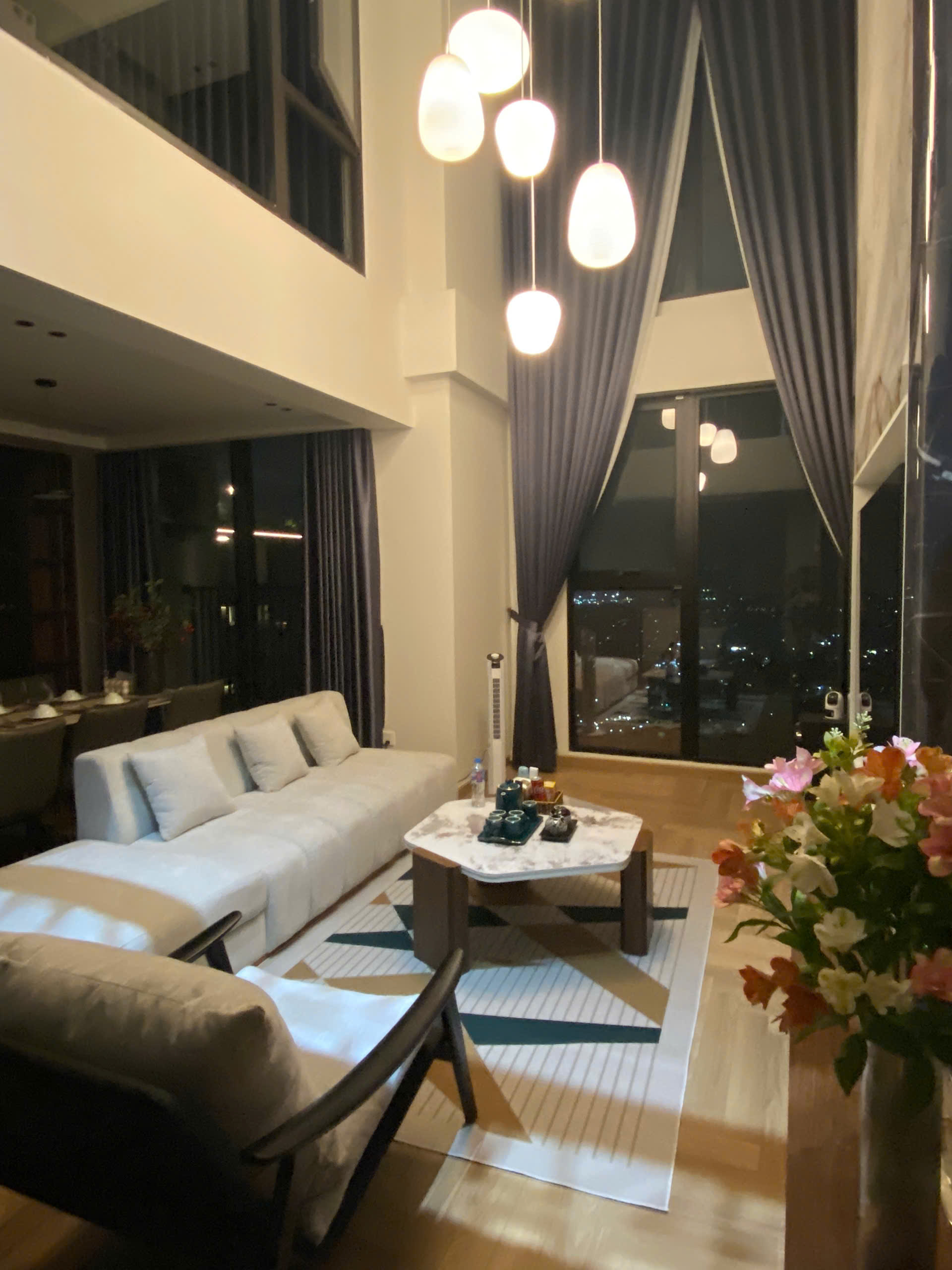 Cho Thuê Căn Hộ Duplex Sky Forest Ecopark- 130m2 3PN Full Đồ Cao Cấp
