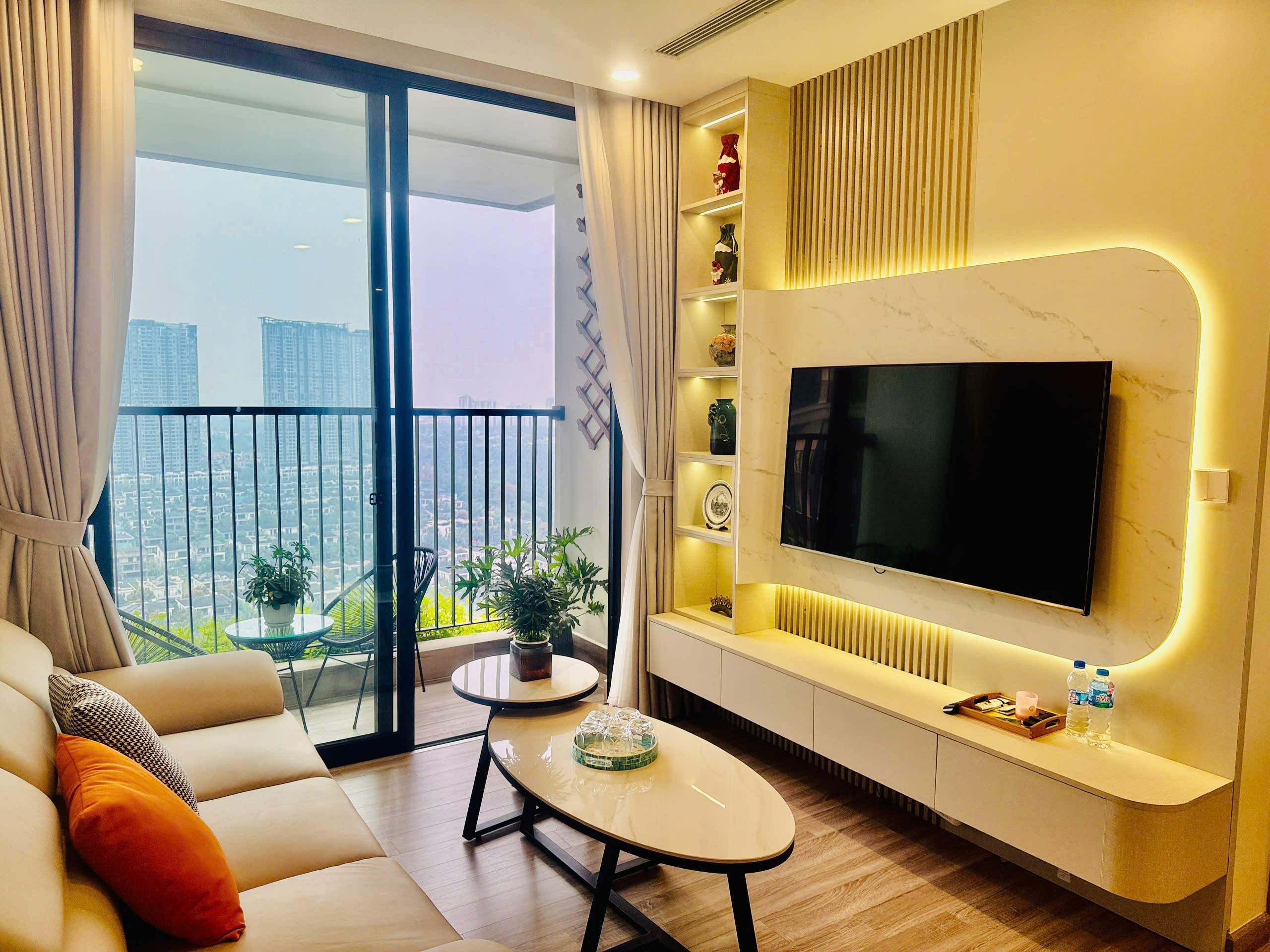 Cho Thuê Căn Hộ Tầng Cao SF2 Sky Forest Ecopark – 2PN Full Đồ Đẹp, View Thoáng Đãng