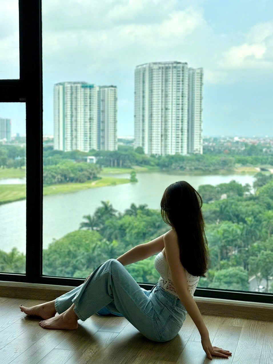 Cho Thuê Căn Hộ Tầng Trung View Hồ Thiên Nga: 3 Phòng Ngủ Full Đồ Cao Cấp Tòa L2 The Landmark Ecopark