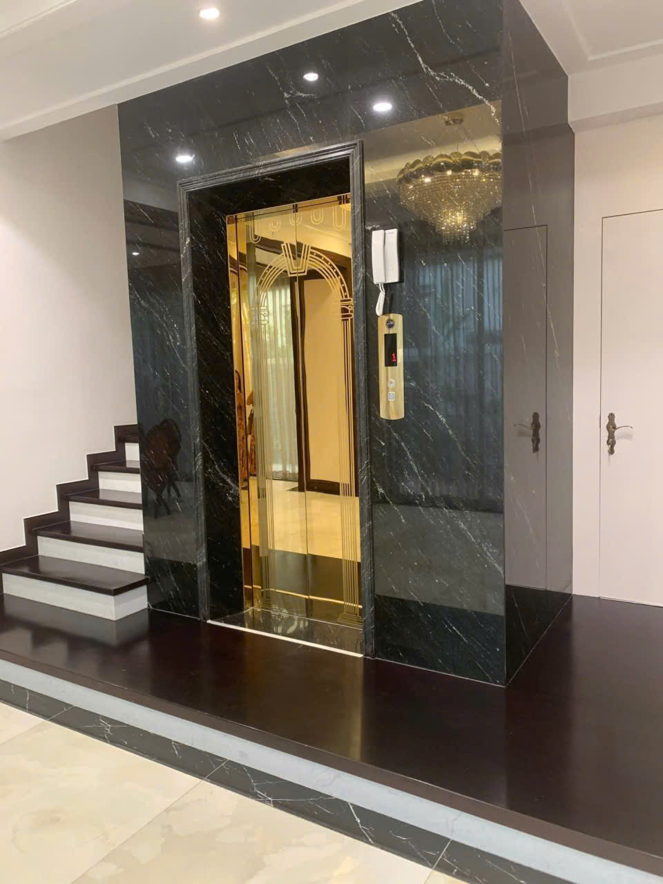 Cho thuê căn liền kề 90m2, 3 phòng ngủ,đủ đồ bên Vinhomes Riveside Long biên