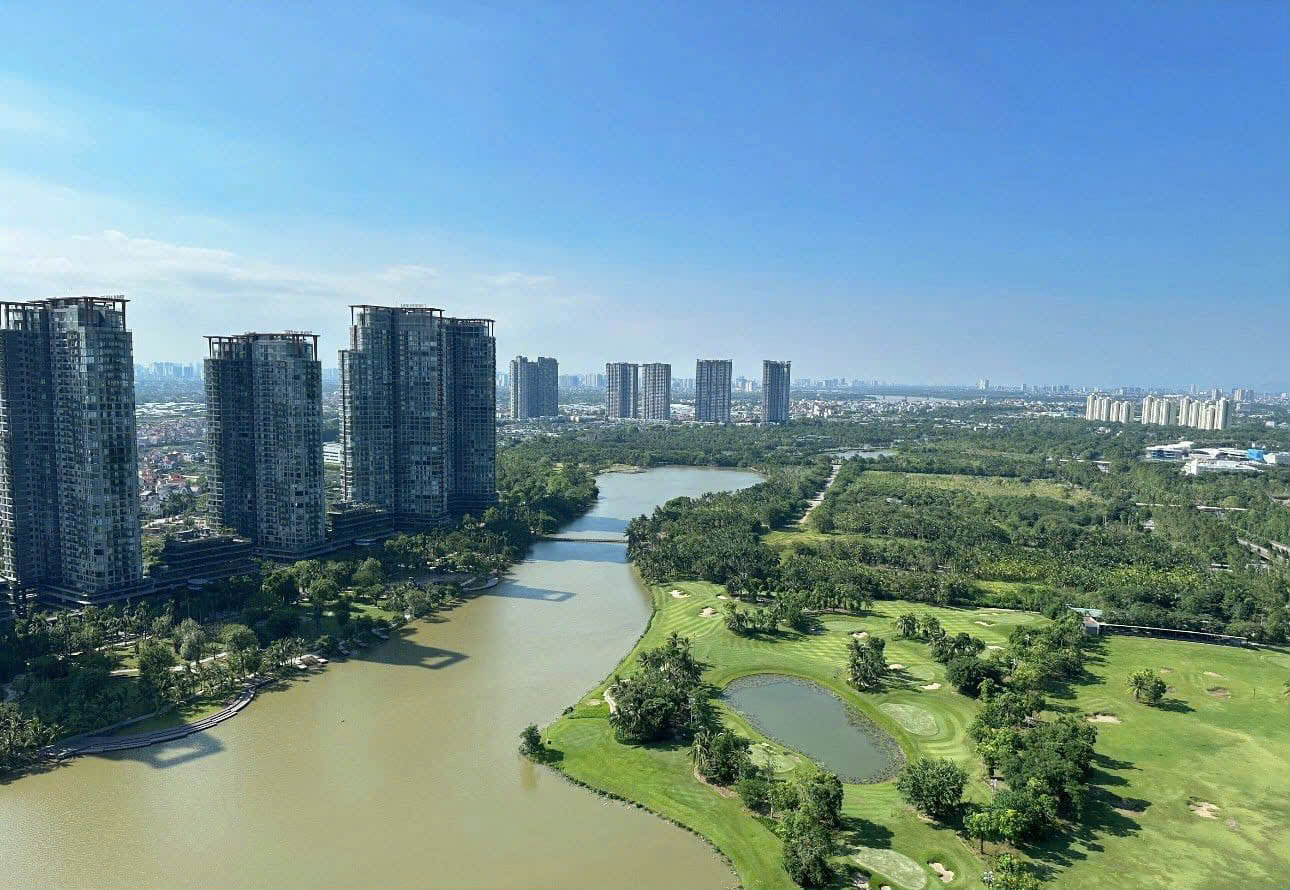 Cho Thuê Gấp Căn Hộ 2 Phòng Ngủ Tòa Lake 1 Ecopark, Tầng Cao View Trực Diện Hồ, Full Nội Thất Sang Trọng