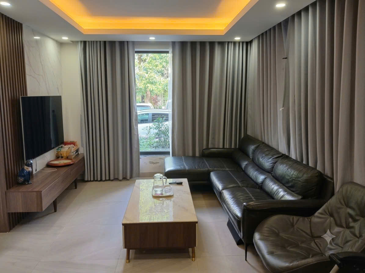 Corner Townhouse for Rent in Park River Ecopark – Large Garden, 4 En-Suite Bedrooms, Fully Furnished