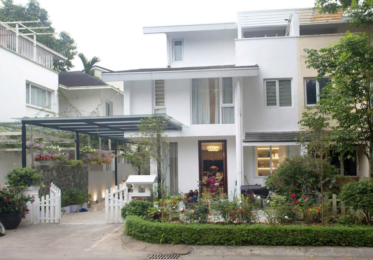 Luxury Semi-Detached Villa for Rent in Vuon Mai, Ecopark – 3 Bedrooms, Beautiful Interior, Private Garden, Best Price